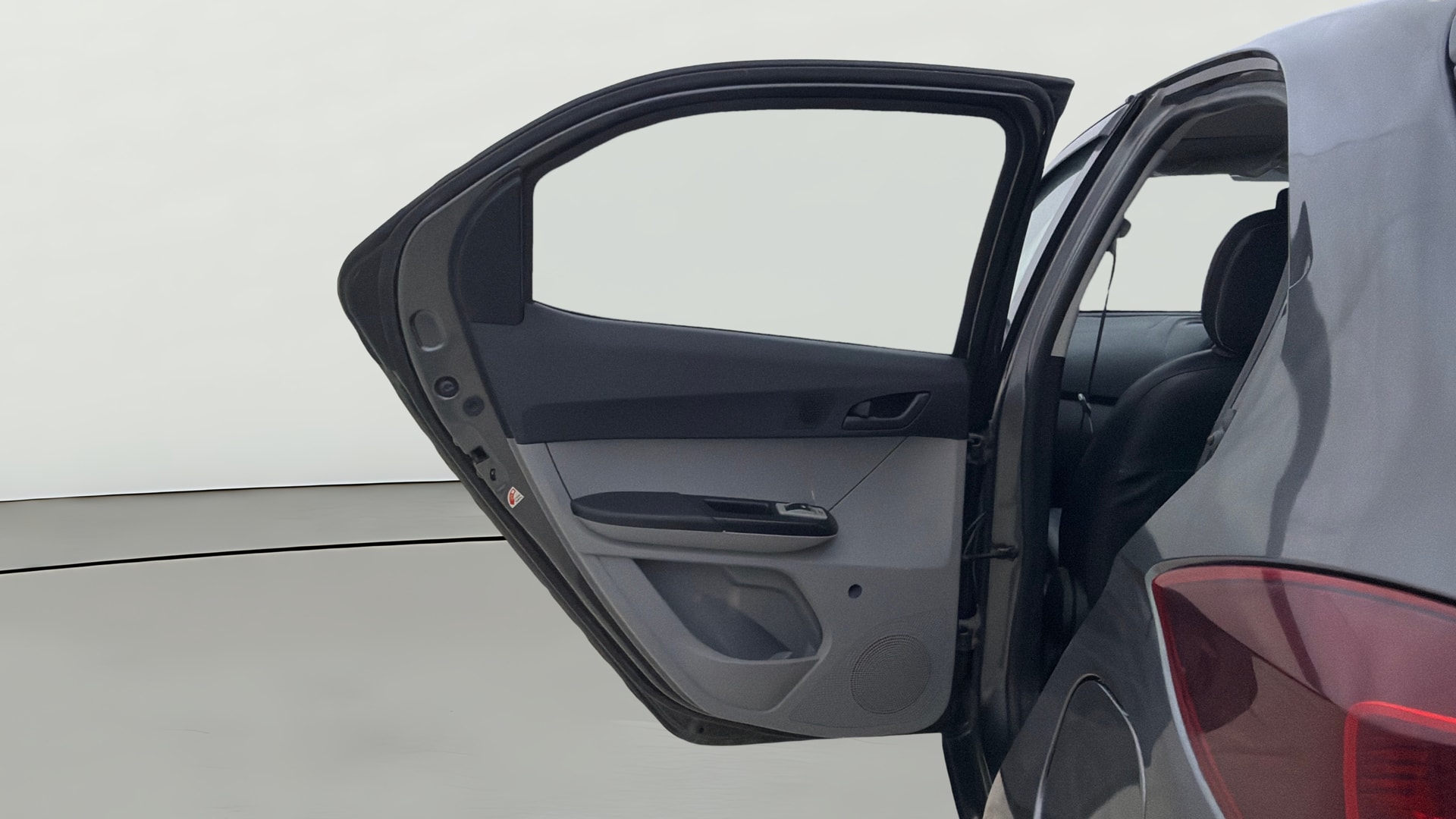 View 2022 Tata Tiago Revotorq XB Image 22 Used 2022 Tata Tiago Revotorq XB Image 22