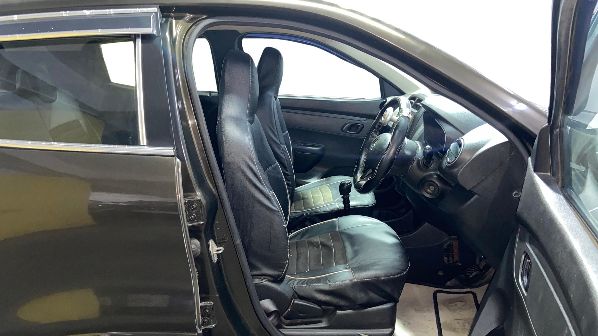 View 2018 Renault Kwid RXL Image 17 Used 2018 Renault Kwid RXL Image 17