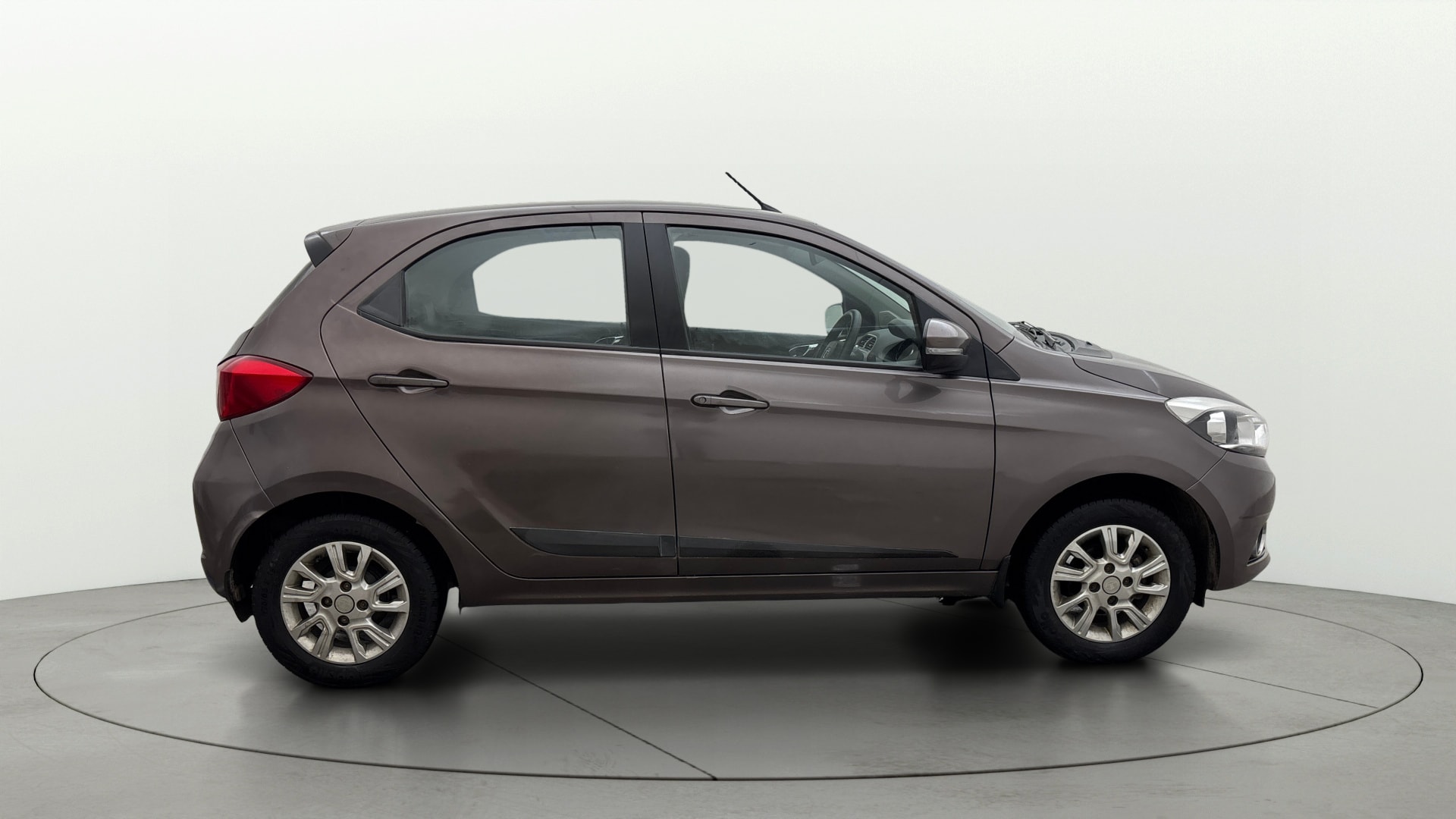 View 2018 Tata Tiago Revotorq XB Image 8 Used 2018 Tata Tiago Revotorq XB Image 8