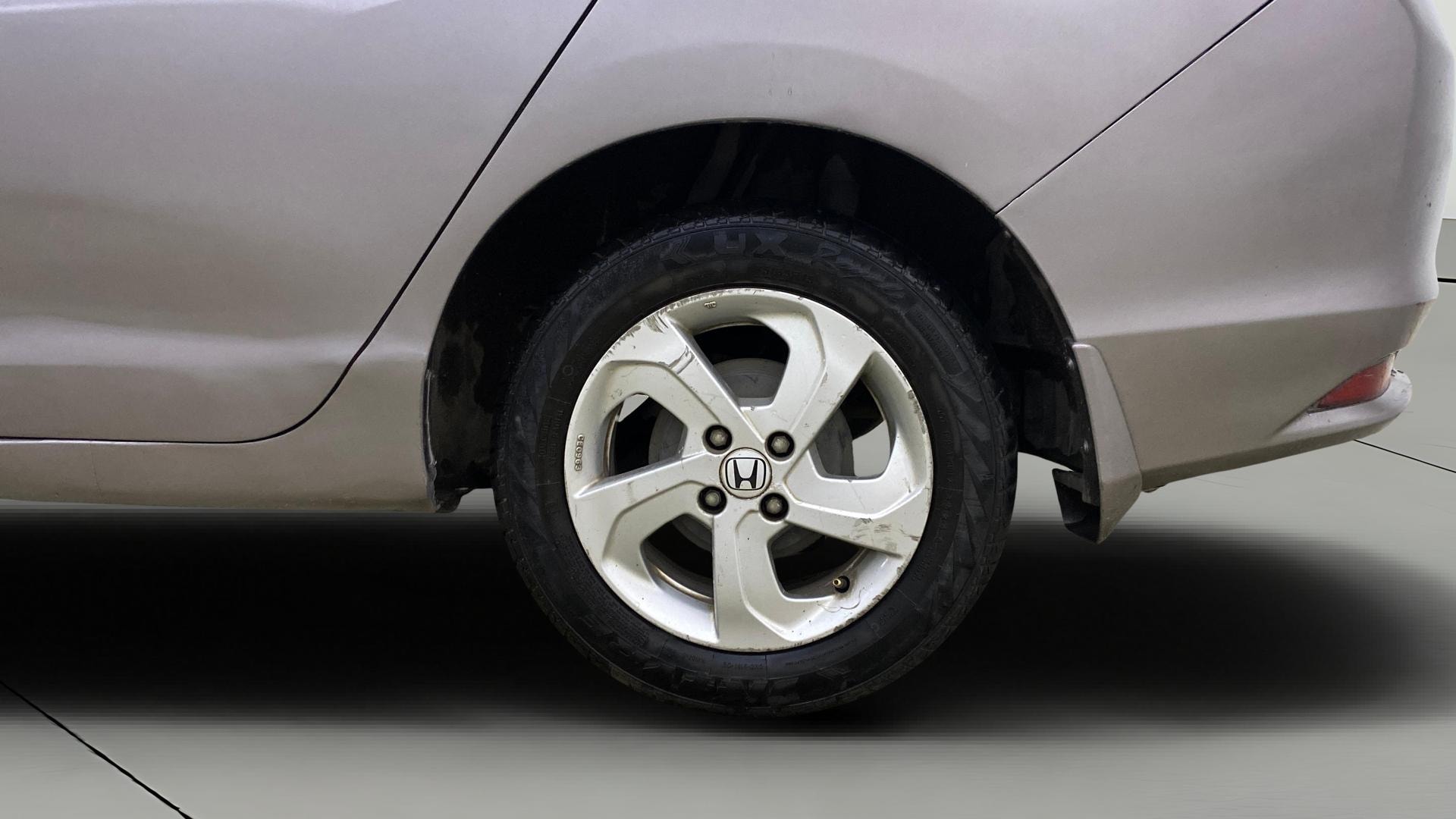 View 2015 Honda City ZX MT Diesel Anniversary Edition Image 12 Used 2015 Honda City ZX MT Diesel Anniversary Edition Image 12