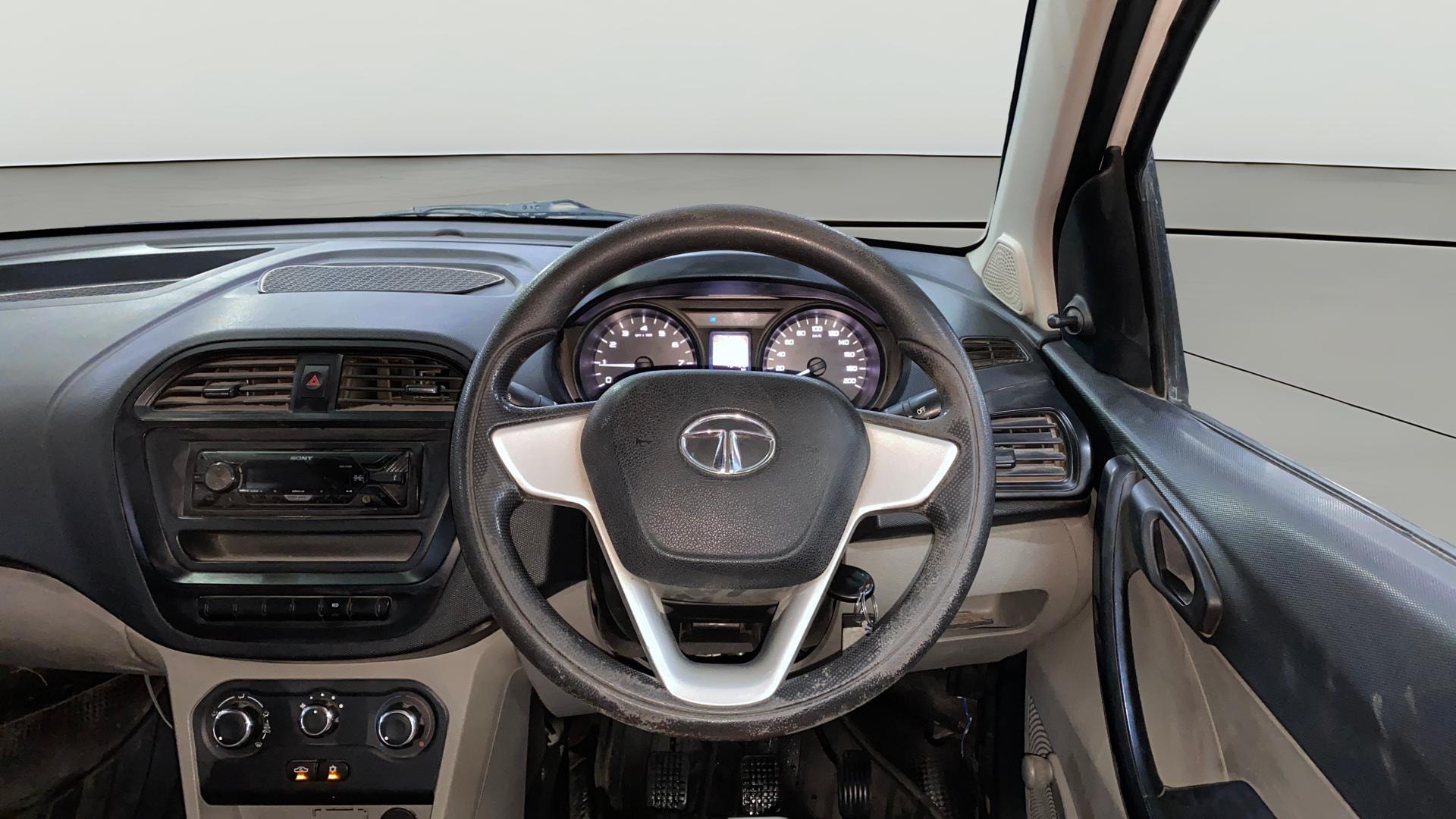 View 2018 Tata Tiago Revotorq XB Image 20 Used 2018 Tata Tiago Revotorq XB Image 20