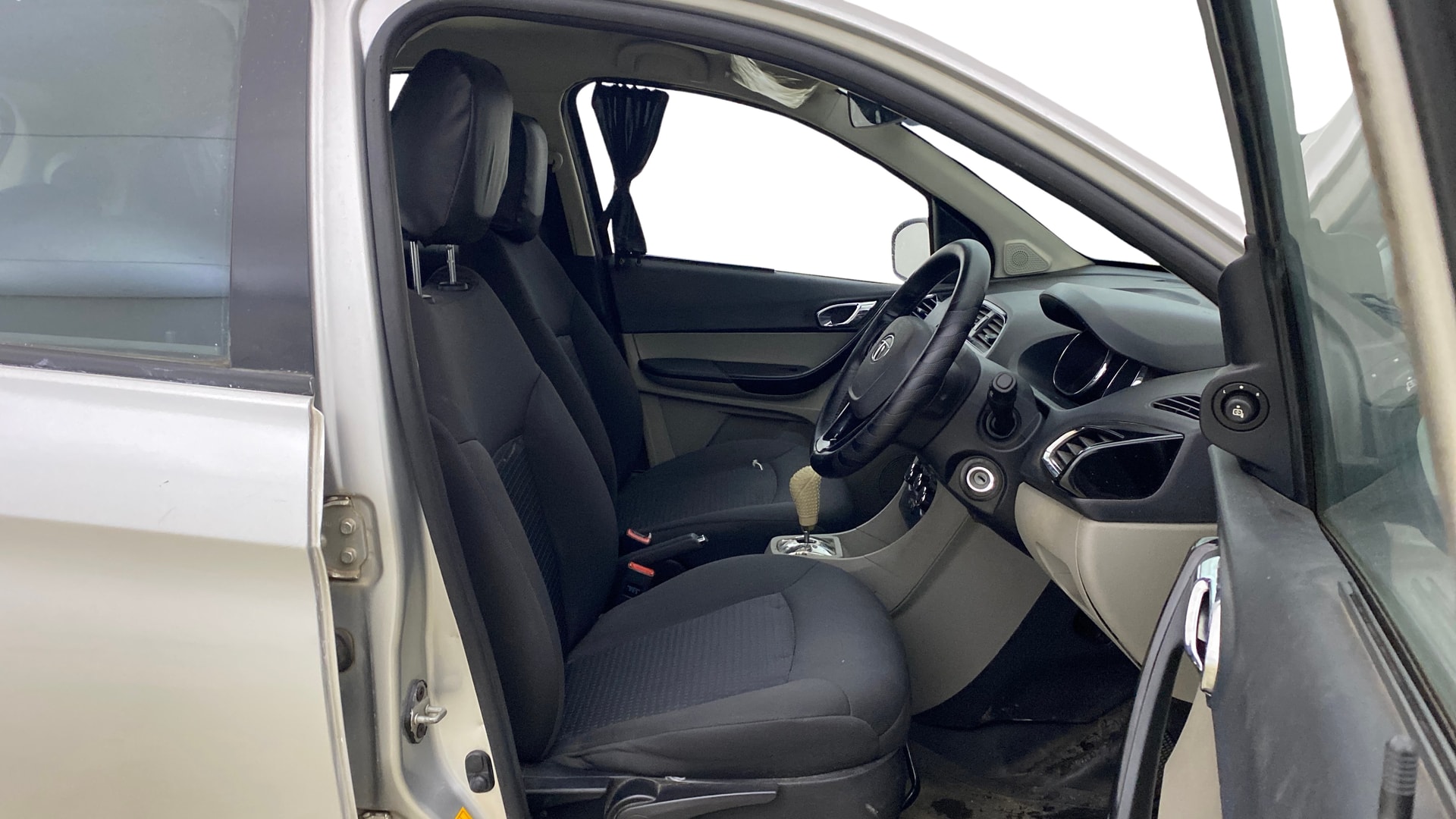 View 2018 Tata Tiago Revotorq XB Image 25 Used 2018 Tata Tiago Revotorq XB Image 25