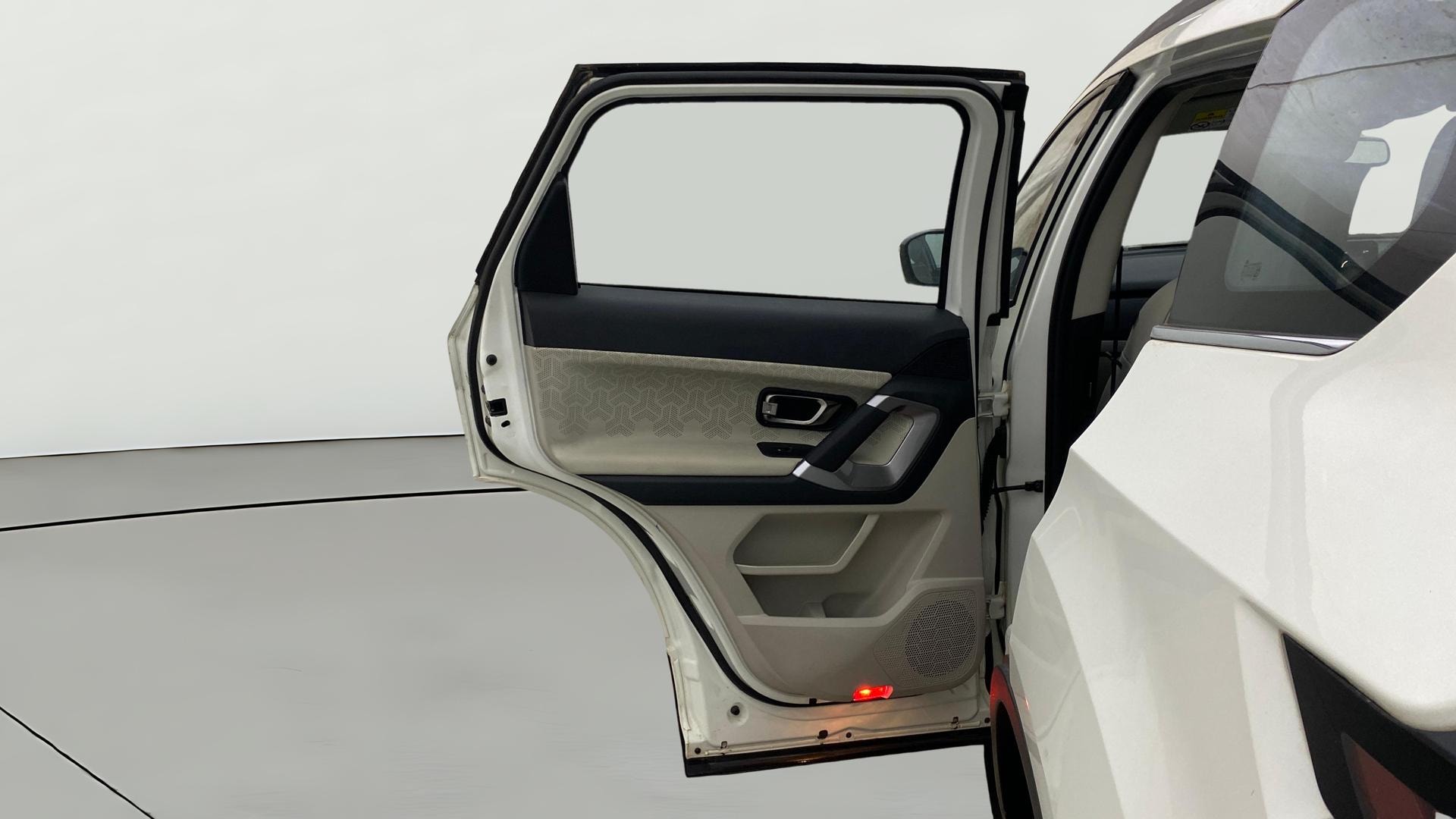 View 2023 Tata Safari 4X2 Image 16 Used 2023 Tata Safari 4X2 Image 16