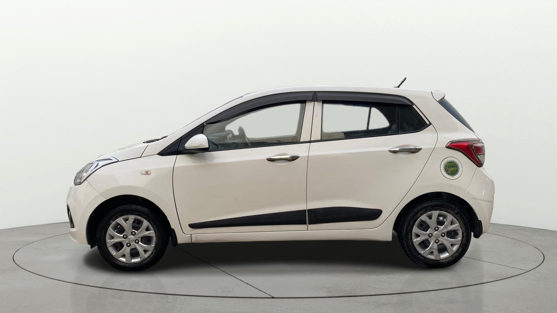 View 2015 Hyundai Grand i10 Magna 1.2 Kappa VTVT Image 5 Used 2015 Hyundai Grand i10 Magna 1.2 Kappa VTVT Image 5