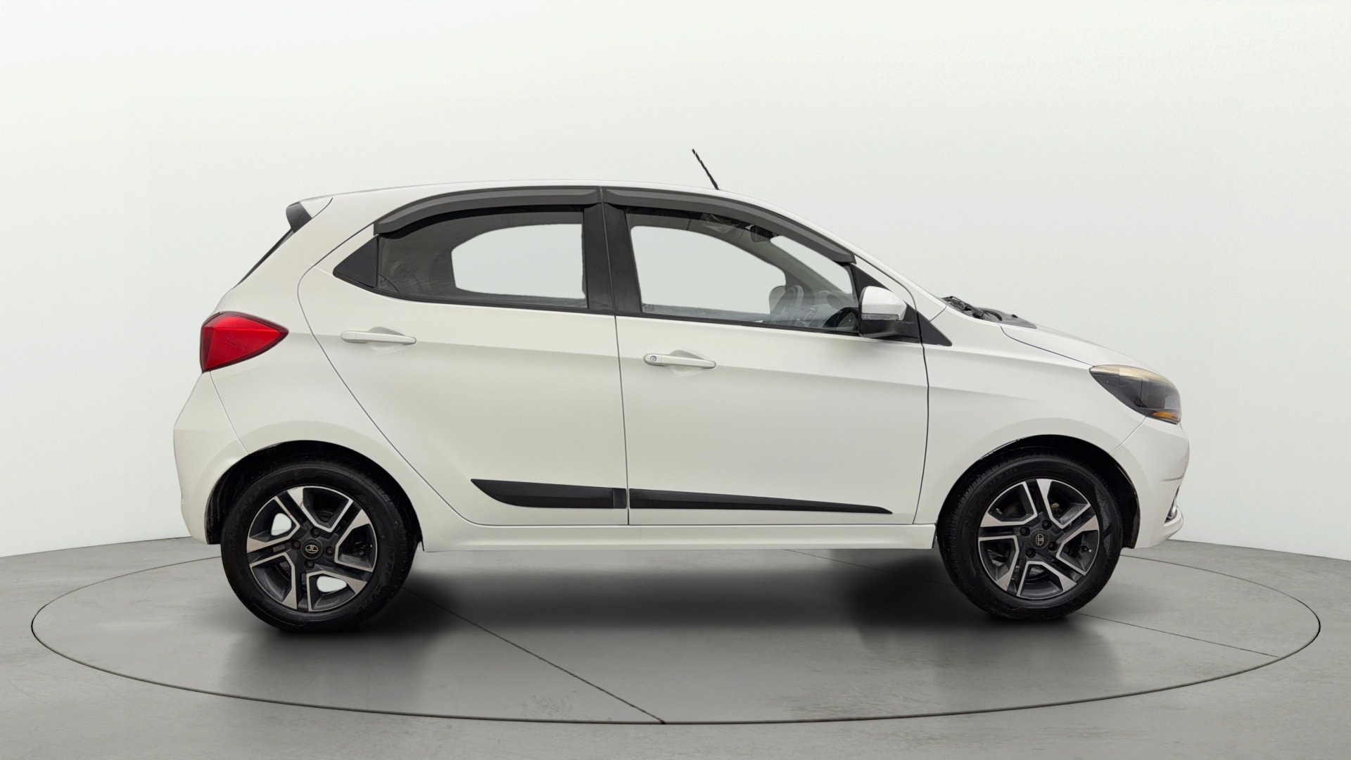 View 2019 Tata Tiago Revotorq XB Image 8 Used 2019 Tata Tiago Revotorq XB Image 8