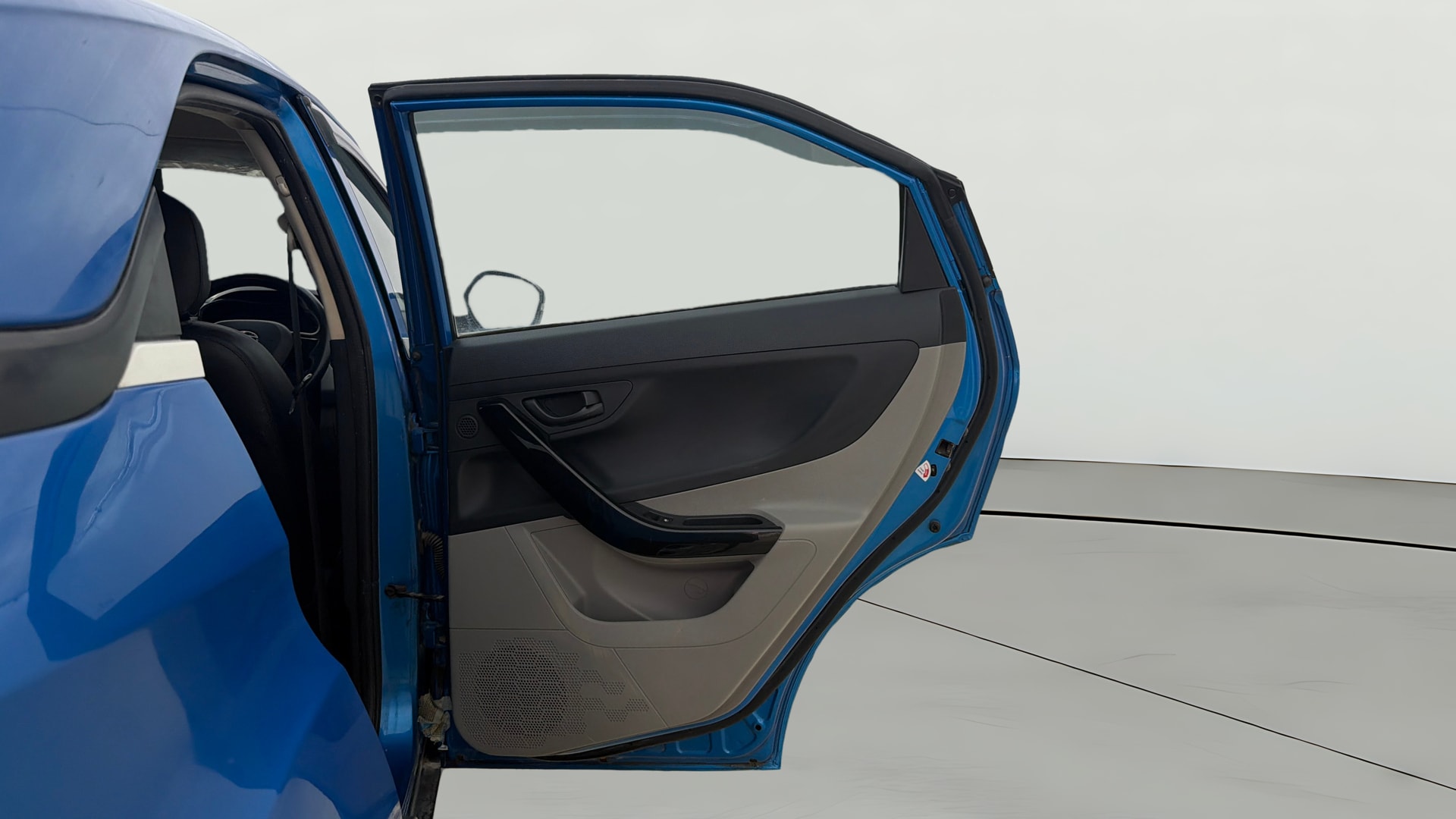 View 2018 Tata Nexon Revotron XM Image 7 Used 2018 Tata Nexon Revotron XM Image 7