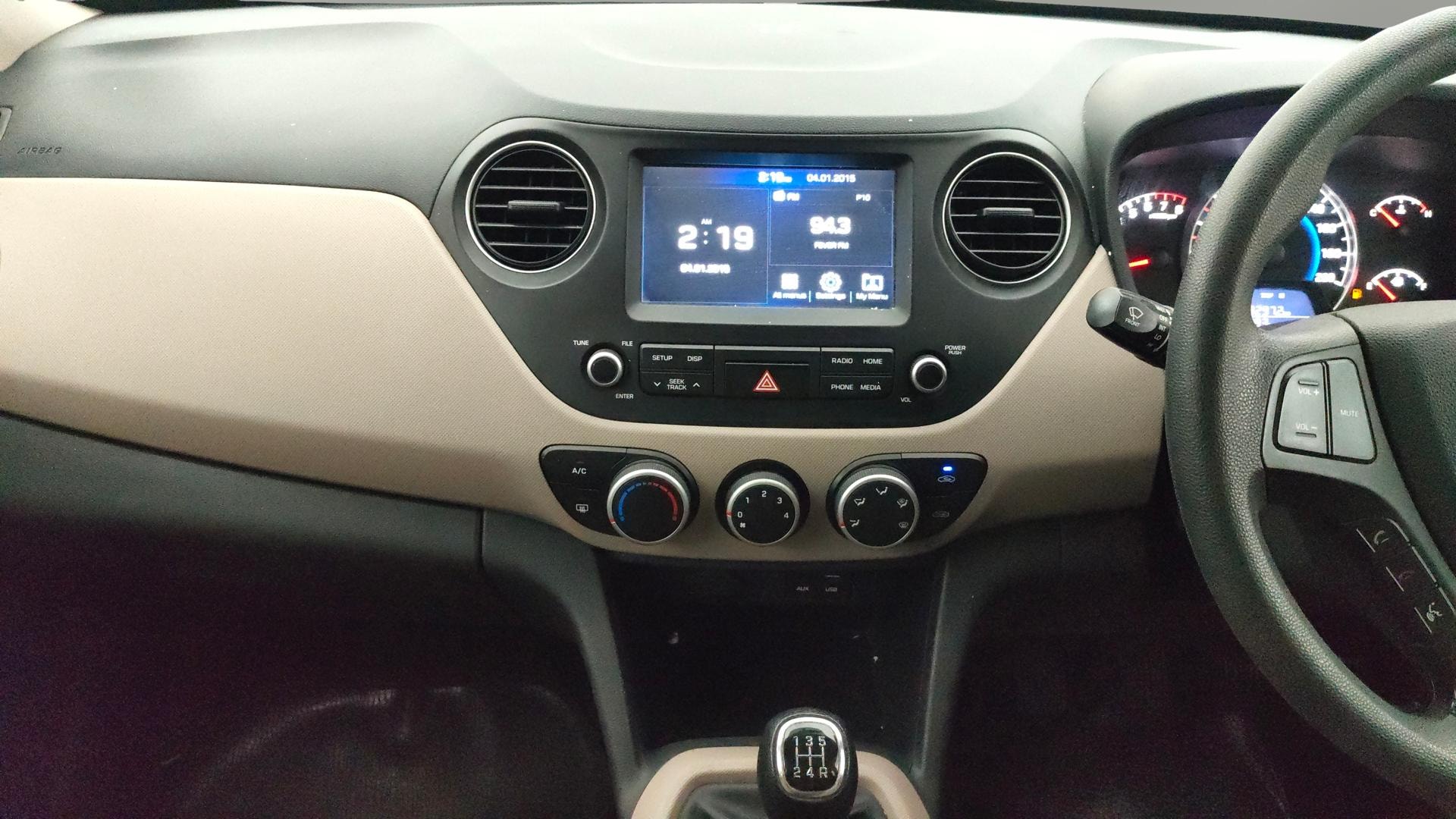 View 2017 Hyundai Grand i10 1.2 Sportz(O) Petrol Image 17 Used 2017 Hyundai Grand i10 1.2 Sportz(O) Petrol Image 17