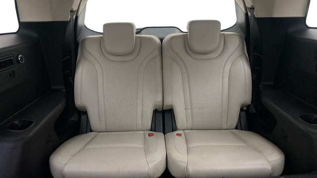 View Mahindra XUV700 Image 10 Used Mahindra XUV700 Image 10