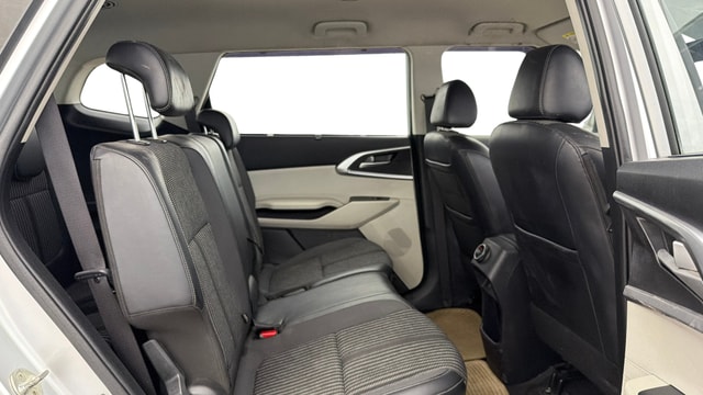 View Kia Carens Image 37 Used Kia Carens Image 37