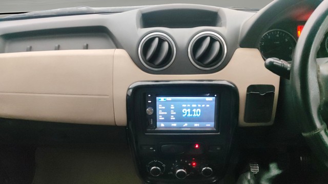 View Renault Duster Image 17 Used Renault Duster Image 17