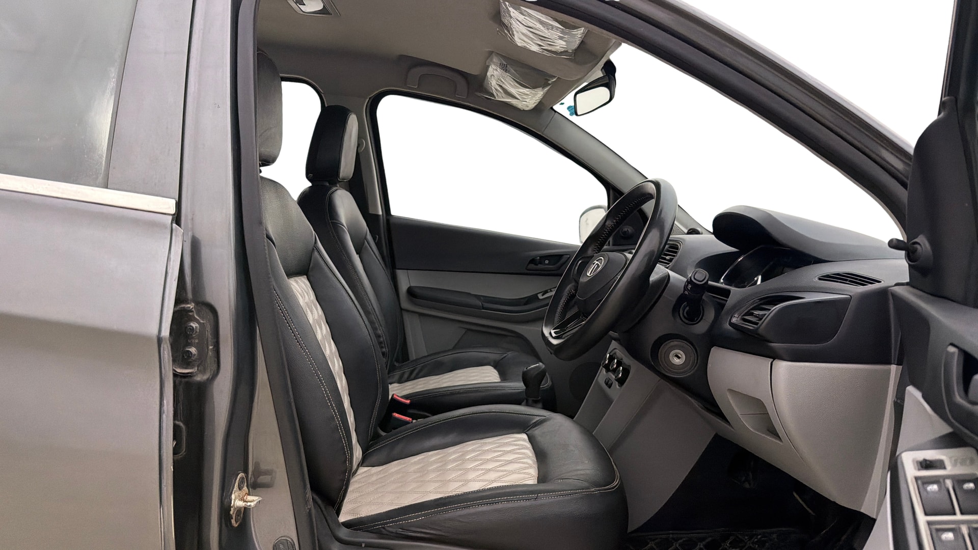 View 2022 Tata Tiago Revotorq XB Image 26 Used 2022 Tata Tiago Revotorq XB Image 26
