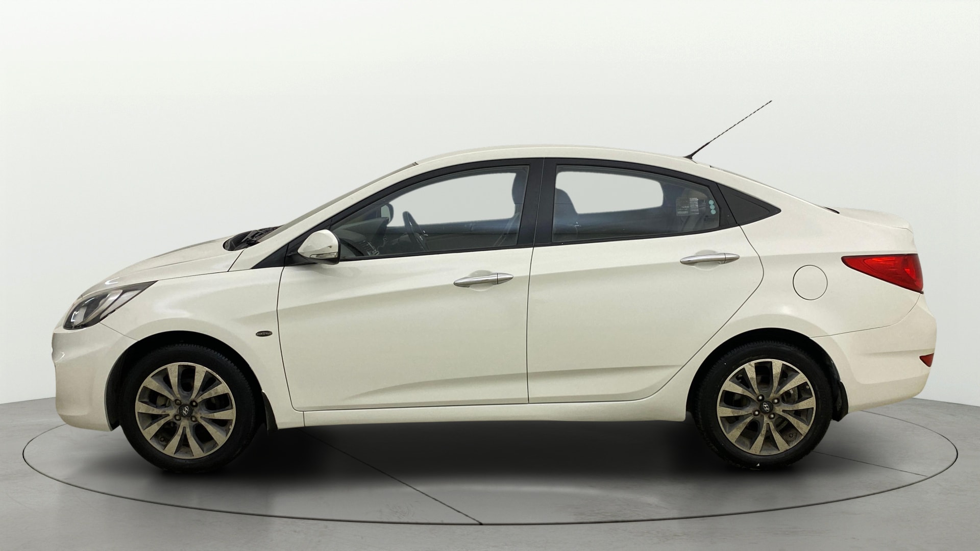 View 2014 Hyundai Fluidic Verna 1.6 VTVT SX Image 5 Used 2014 Hyundai Fluidic Verna 1.6 VTVT SX Image 5