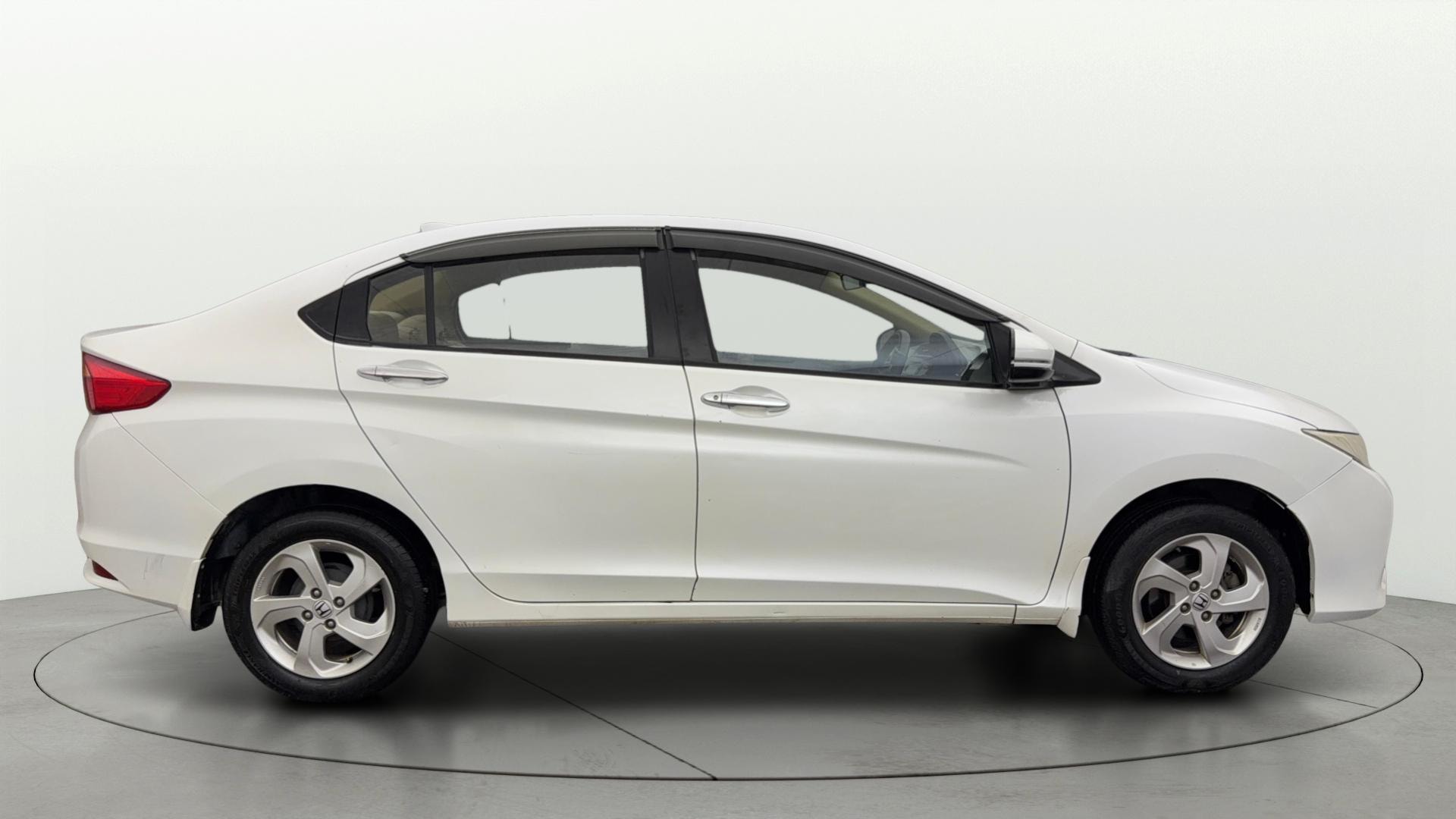 View 2016 Honda City ZX MT Diesel Anniversary Edition Image 9 Used 2016 Honda City ZX MT Diesel Anniversary Edition Image 9