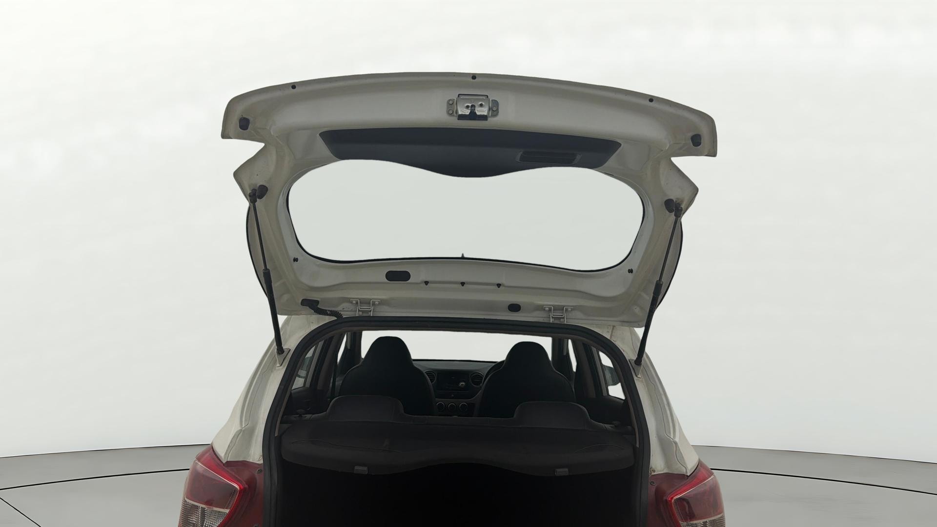View 2017 Hyundai Grand i10 1.2 Magna Petrol AT Image 16 Used 2017 Hyundai Grand i10 1.2 Magna Petrol AT Image 16
