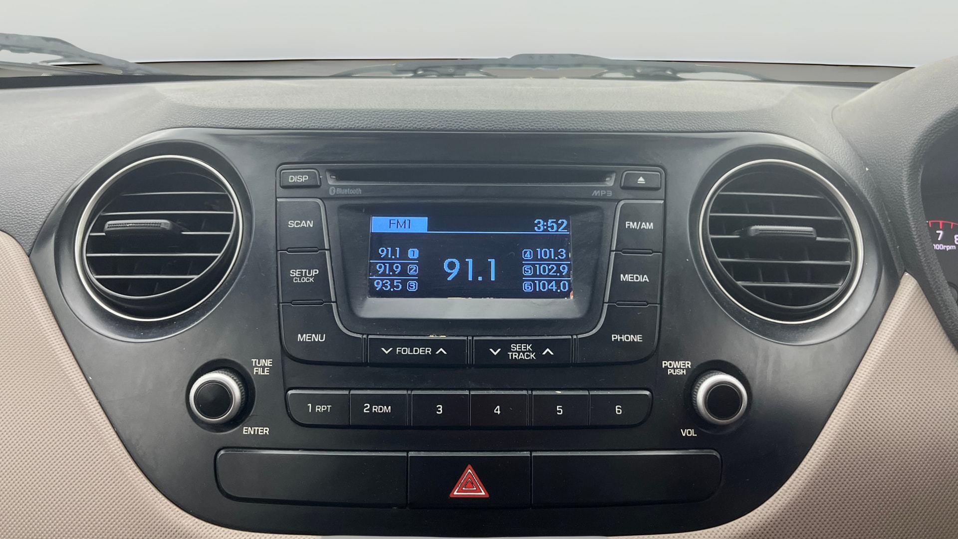 View 2015 Hyundai Grand i10 Asta AT 1.2 Kappa VTVT Image 18 Used 2015 Hyundai Grand i10 Asta AT 1.2 Kappa VTVT Image 18