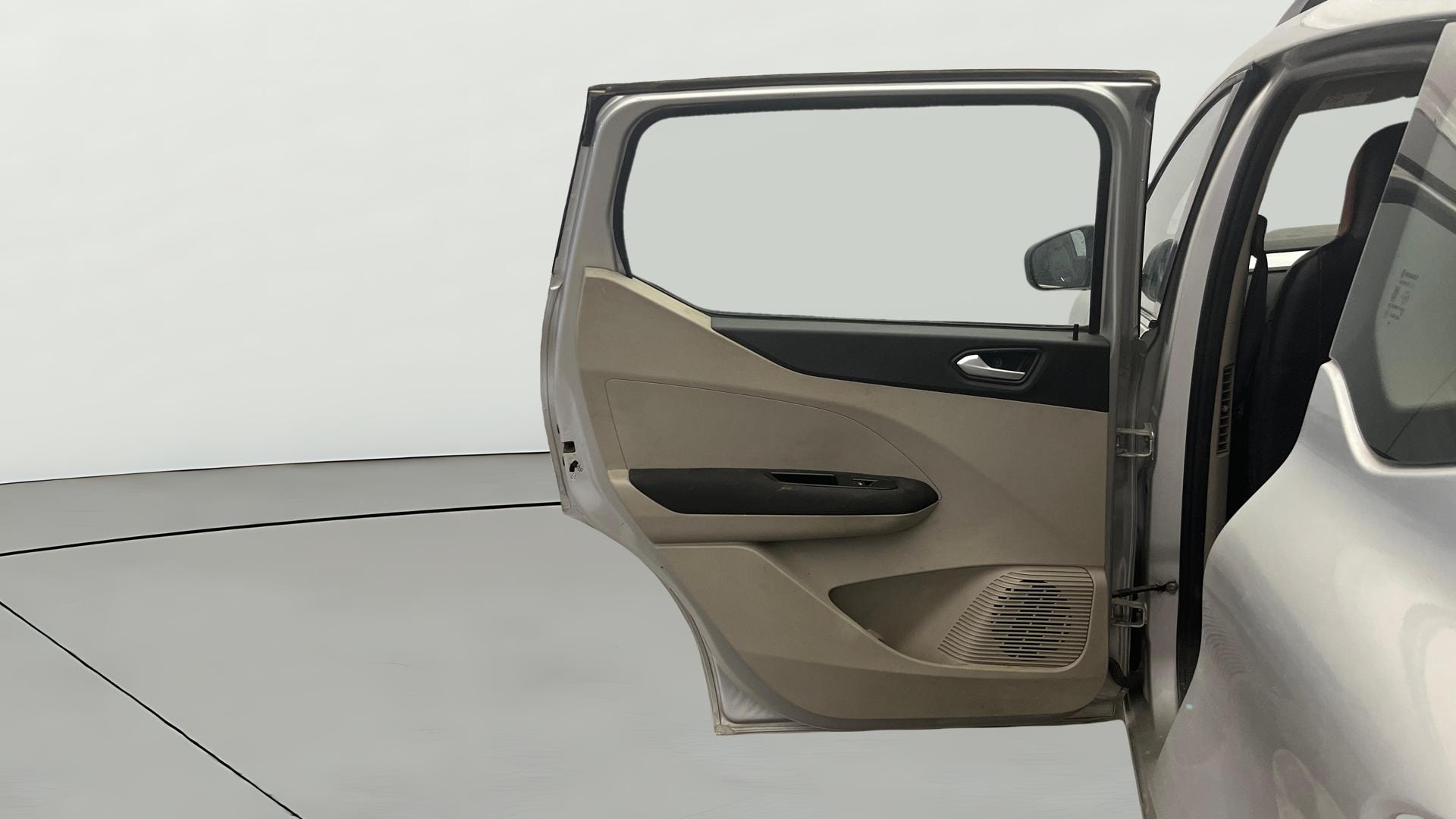 View 2020 Renault Triber RXZ Image 15 Used 2020 Renault Triber RXZ Image 15