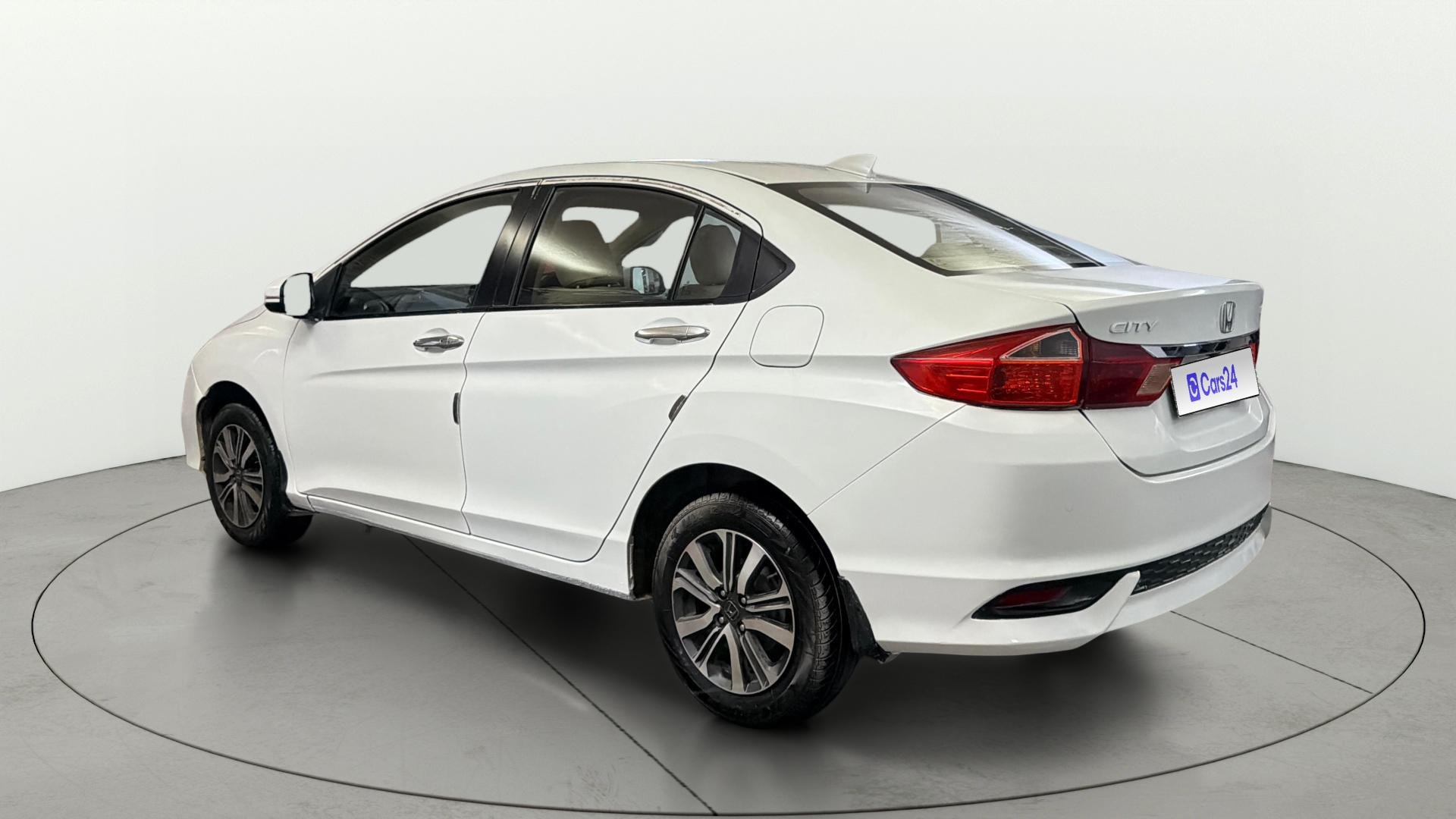 View 2023 Honda City ZX MT Diesel Anniversary Edition Image 2 Used 2023 Honda City ZX MT Diesel Anniversary Edition Image 2