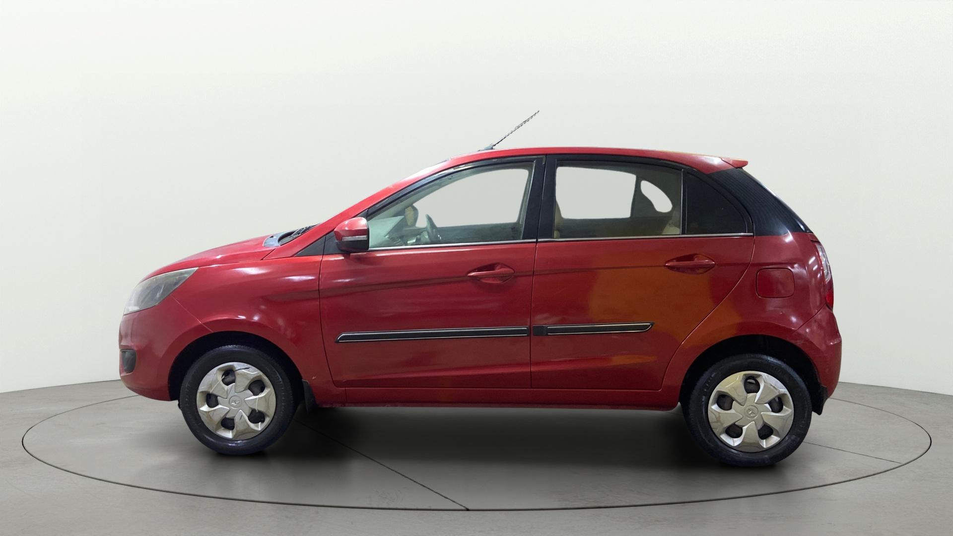 View 2015 Tata Bolt XE Quadrajet 75PS Diesel Image 5 Used 2015 Tata Bolt XE Quadrajet 75PS Diesel Image 5