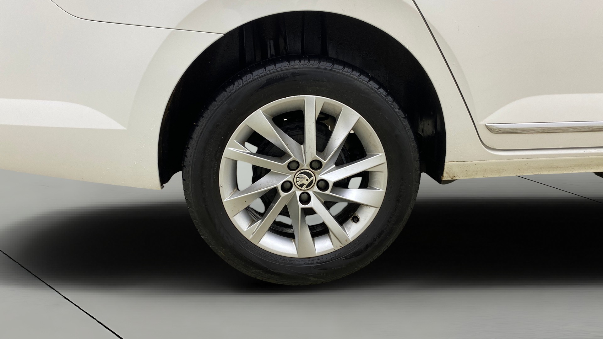 View 2023 Skoda Slavia Ambition 1.0 TSI MT Image 25 Used 2023 Skoda Slavia Ambition 1.0 TSI MT Image 25