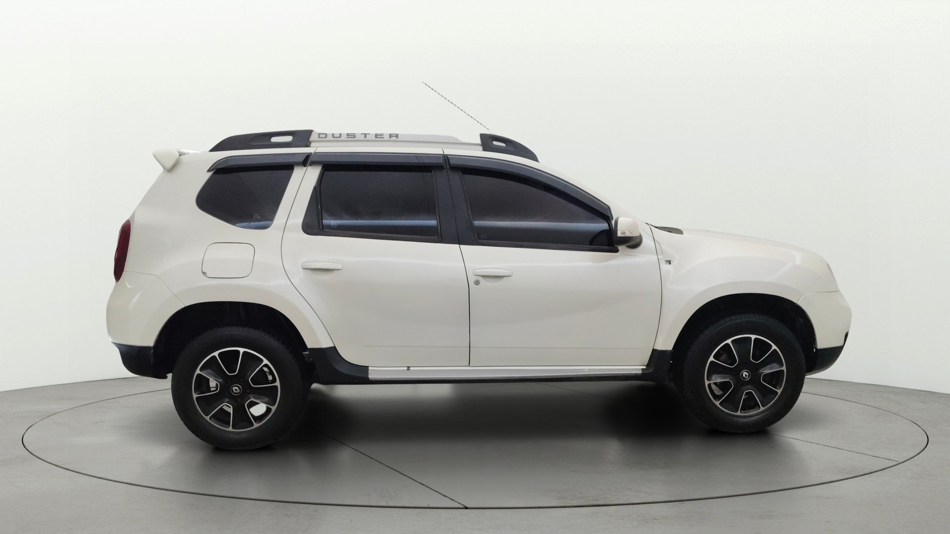 View 2019 Renault Duster Diesel 110PS RXZ AMT Image 8 Used 2019 Renault Duster Diesel 110PS RXZ AMT Image 8