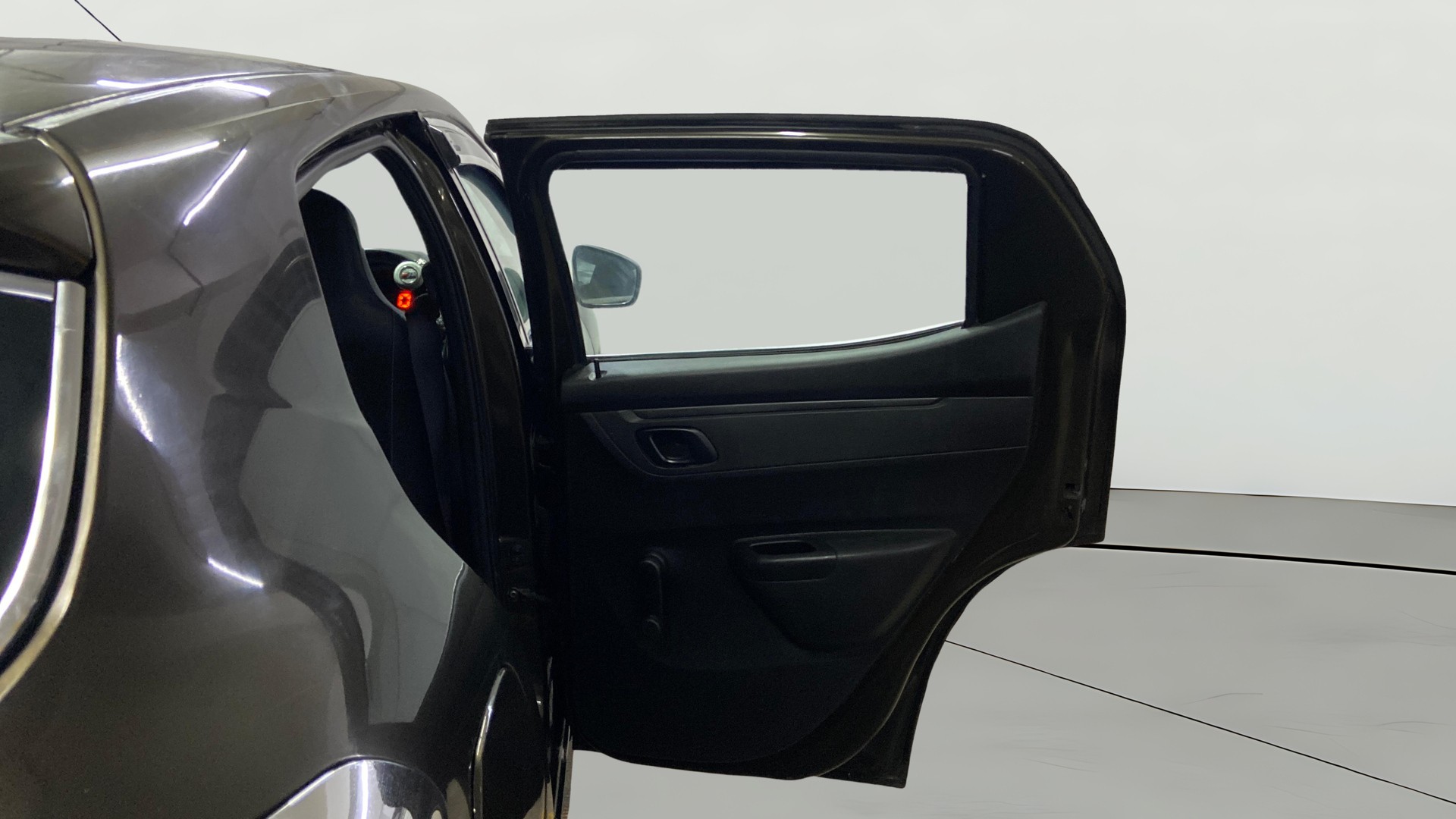 View 2018 Renault Kwid RXL Image 5 Used 2018 Renault Kwid RXL Image 5