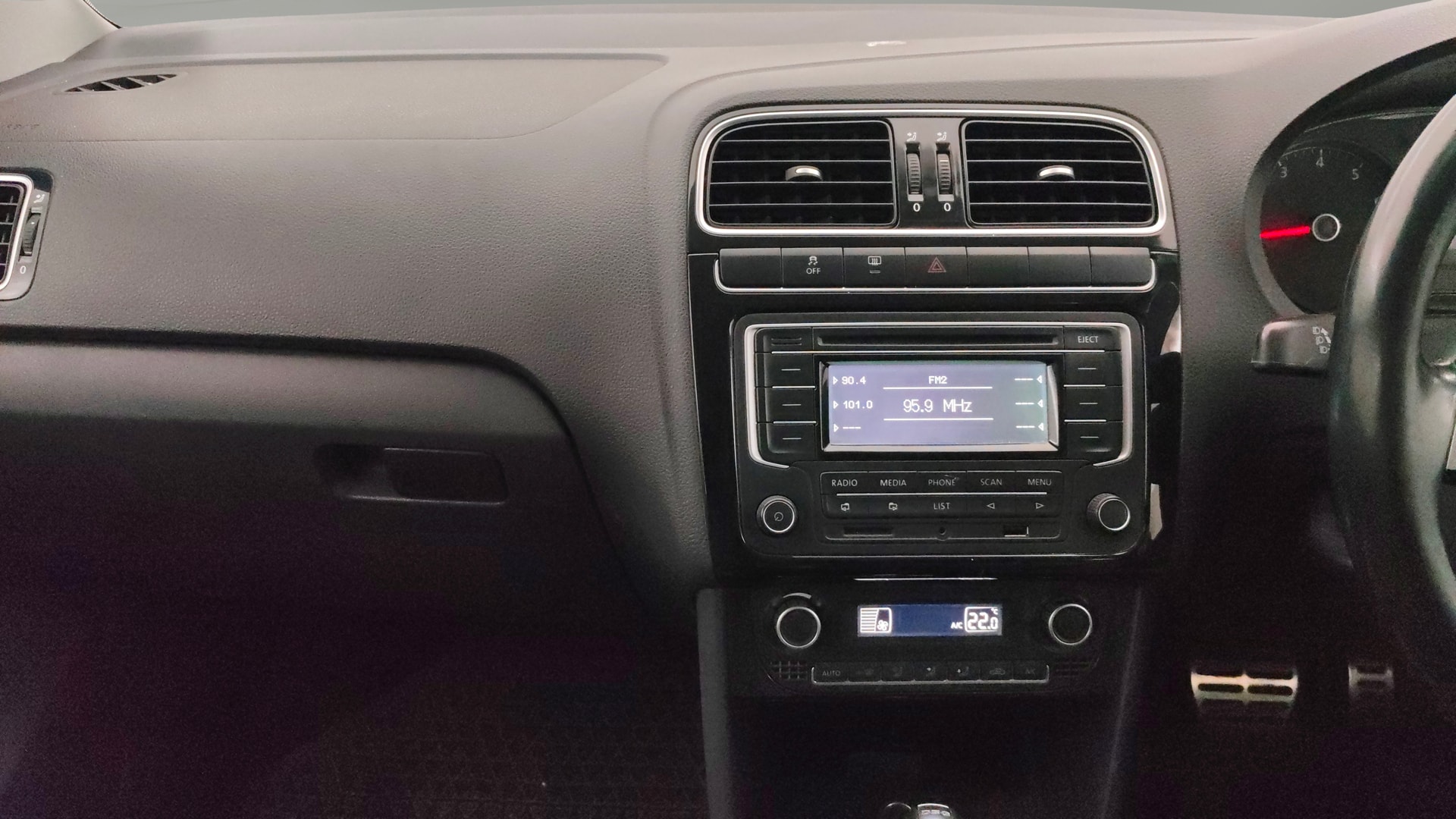 View 2015 Volkswagen Polo GT TSI Image 17 Used 2015 Volkswagen Polo GT TSI Image 17