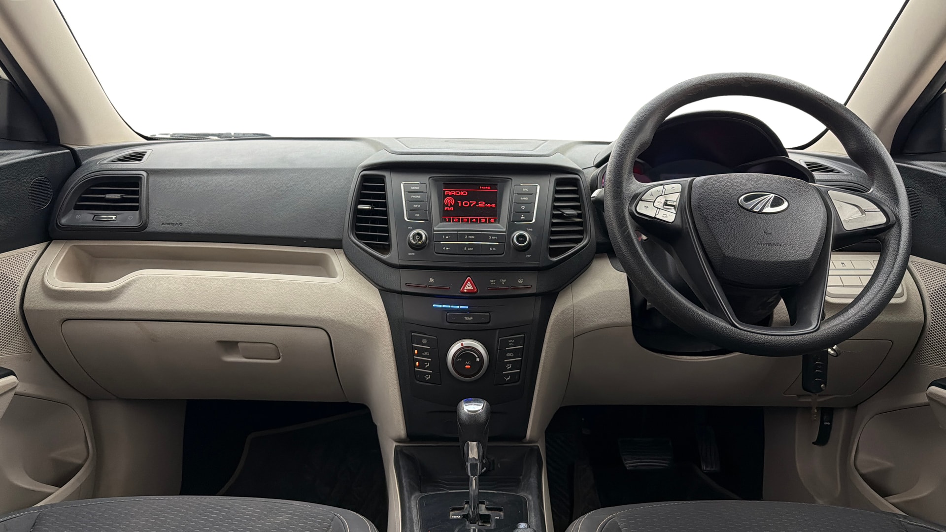 View 2022 Mahindra XUV300 W4 Petrol BS IV Image 15 Used 2022 Mahindra XUV300 W4 Petrol BS IV Image 15