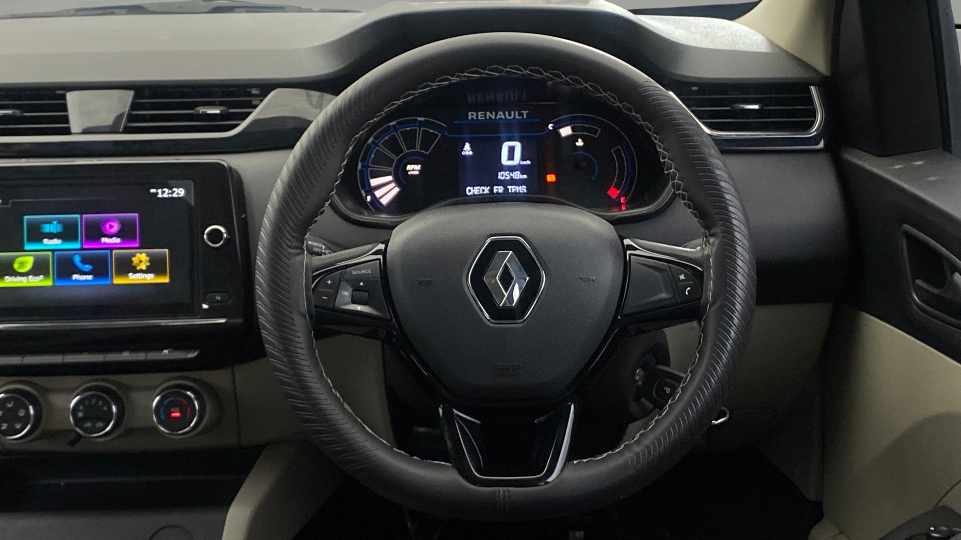 View 2024 Renault Triber RXT Image 21 Used 2024 Renault Triber RXT Image 21