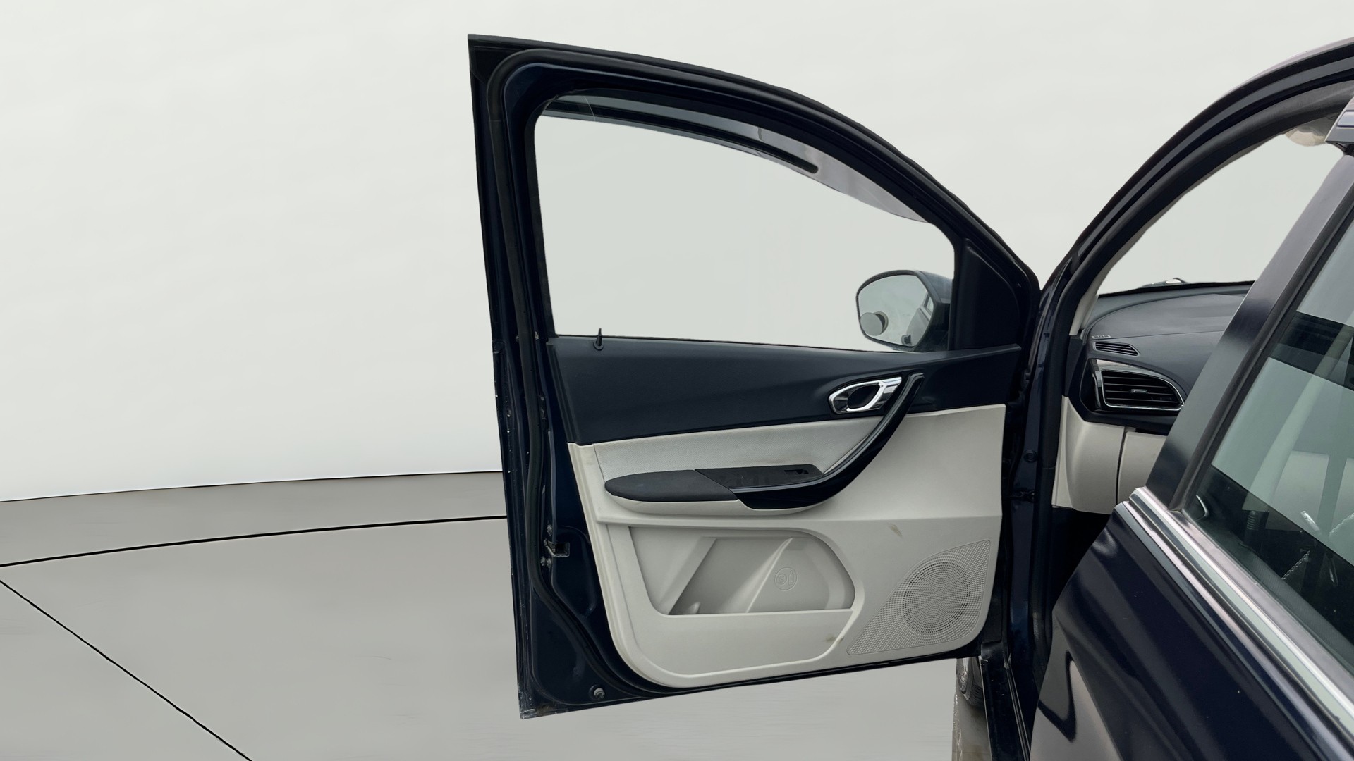 View 2022 Tata Tigor XE Diesel Image 31 Used 2022 Tata Tigor XE Diesel Image 31