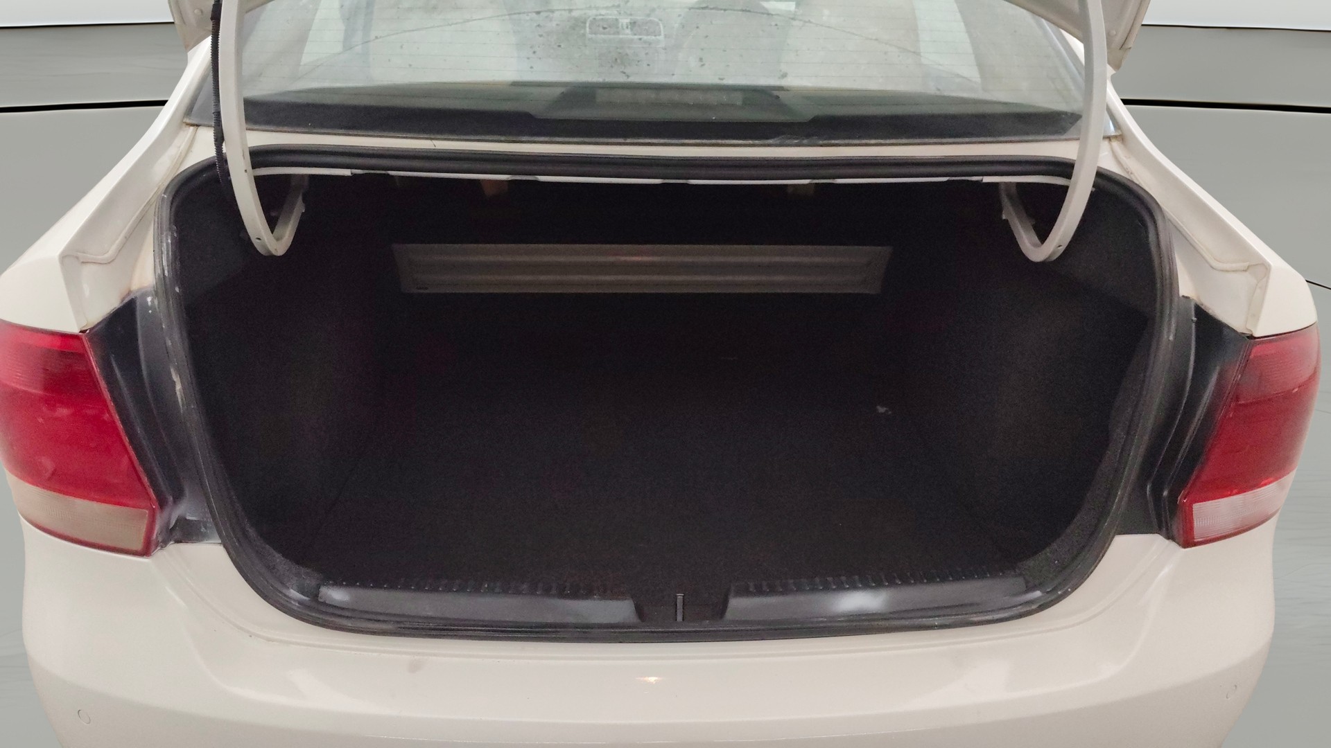 View 2015 Volkswagen Vento DSG Image 36 Used 2015 Volkswagen Vento DSG Image 36