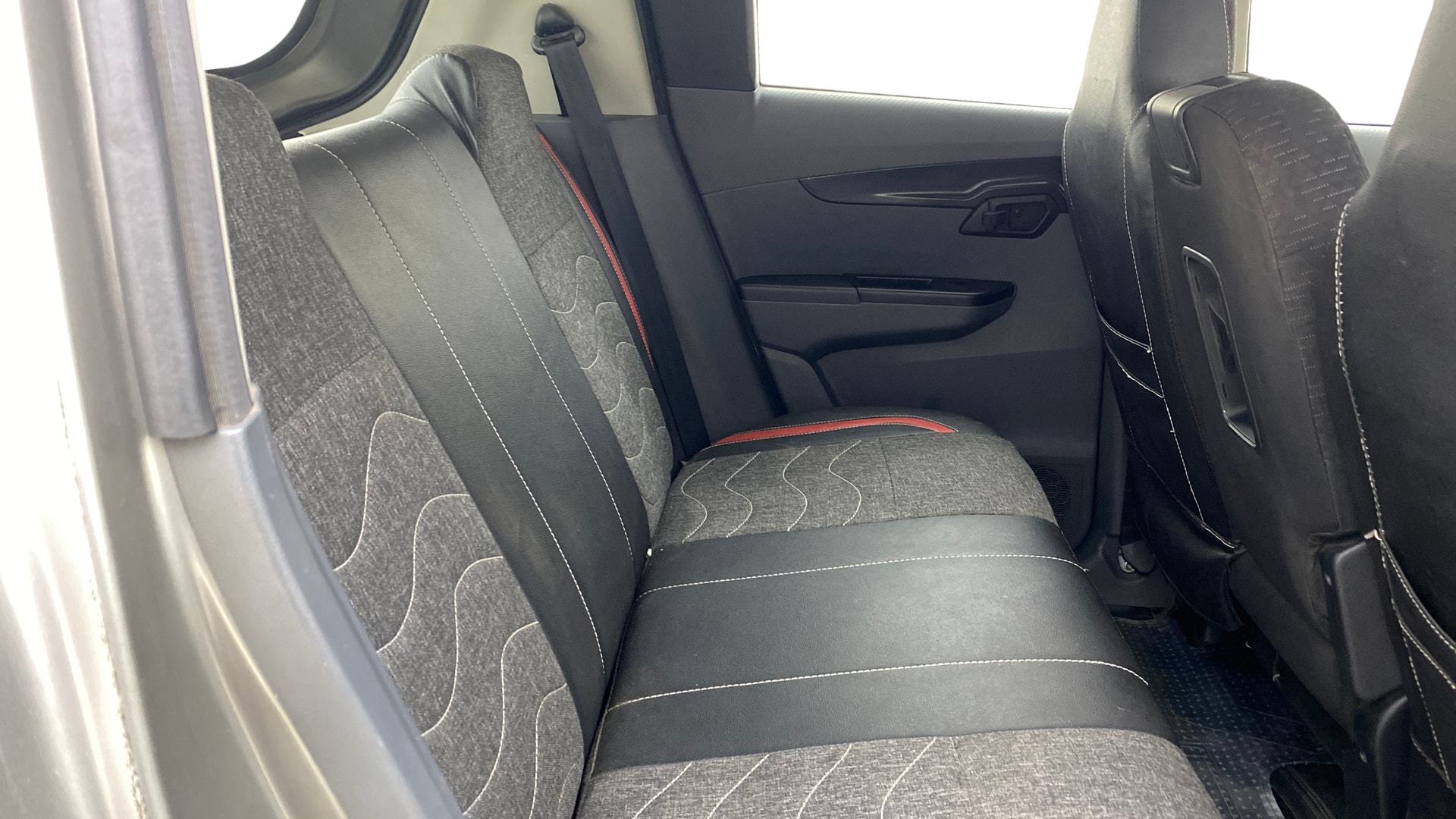 View 2018 Mahindra KUV100 K2 Petrol BS IV Image 29 Used 2018 Mahindra KUV100 K2 Petrol BS IV Image 29
