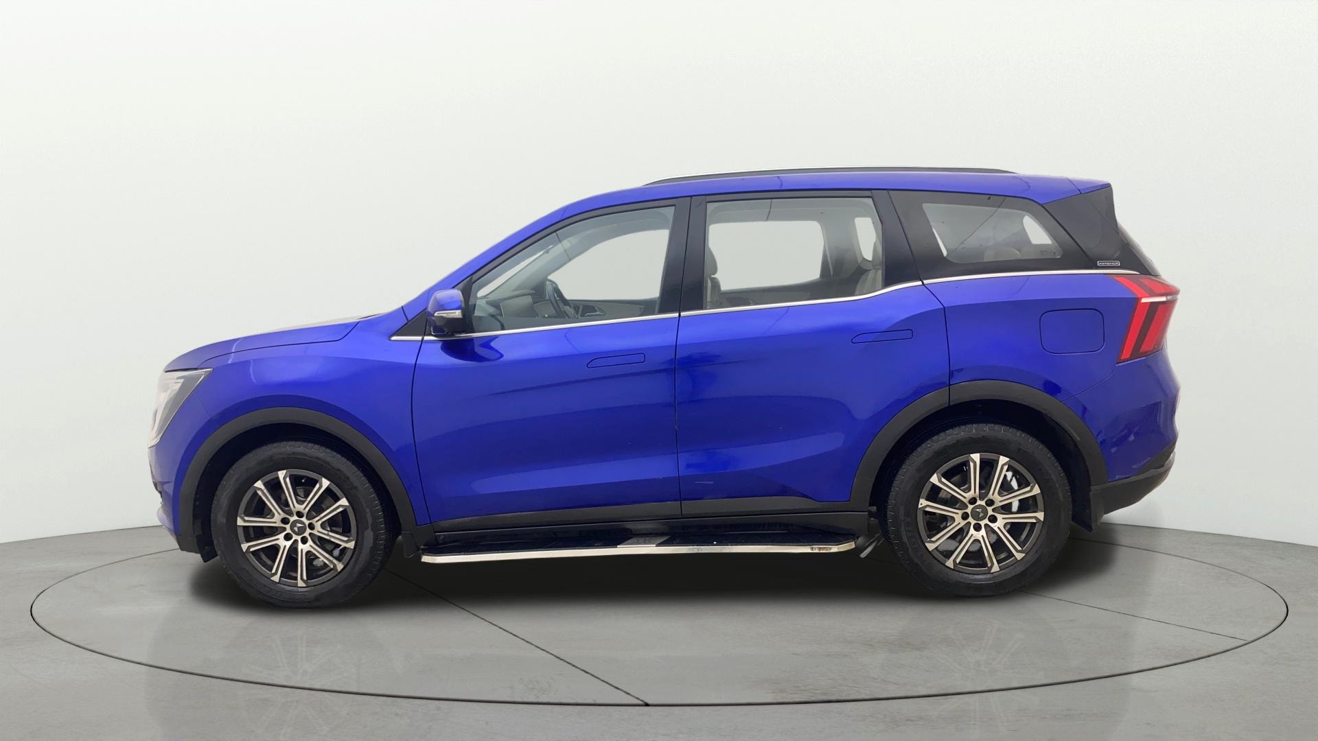 View 2022 Mahindra XUV700 MX Petrol 5 STR Image 28 Used 2022 Mahindra XUV700 MX Petrol 5 STR Image 28