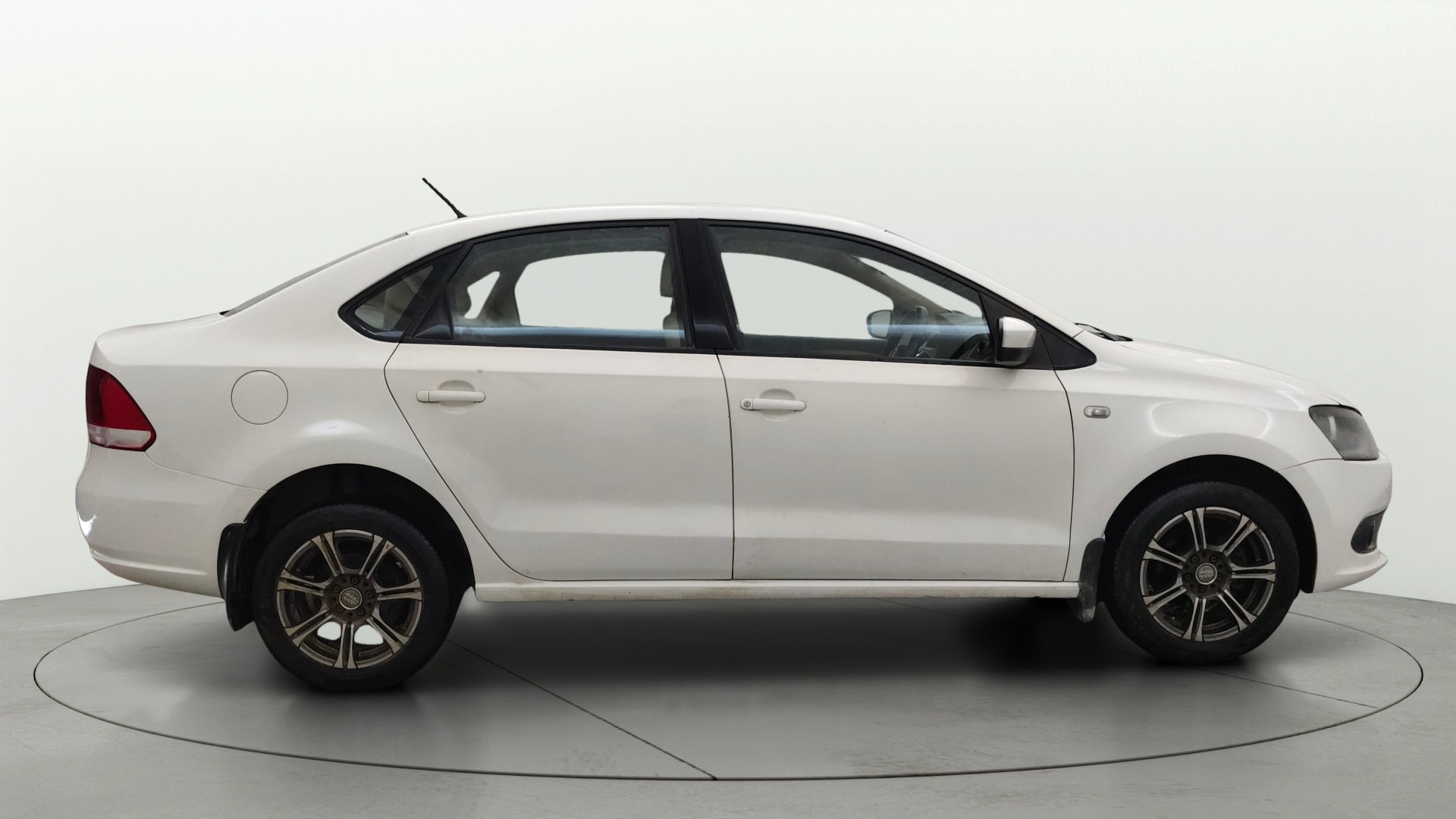 View 2015 Volkswagen Vento DSG Image 8 Used 2015 Volkswagen Vento DSG Image 8