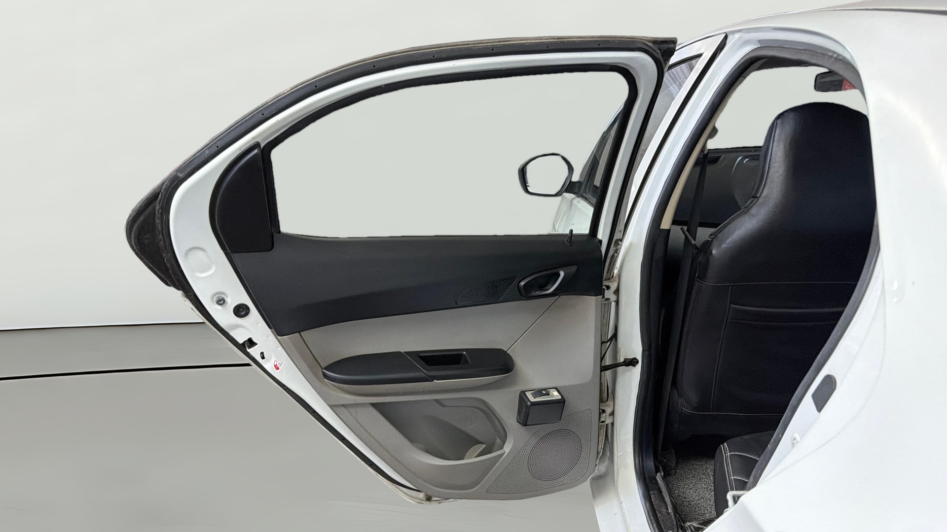 View 2018 Tata Tiago Revotorq XB Image 22 Used 2018 Tata Tiago Revotorq XB Image 22