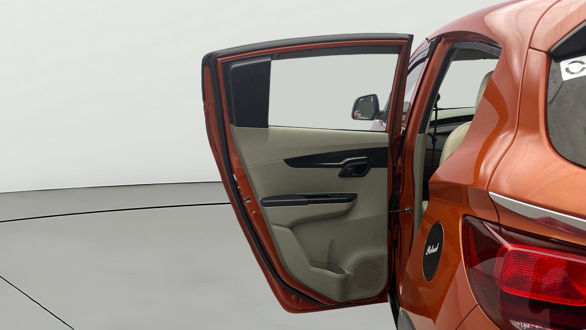 Used 2016 Mahindra KUV100 Used 2016 Mahindra KUV100