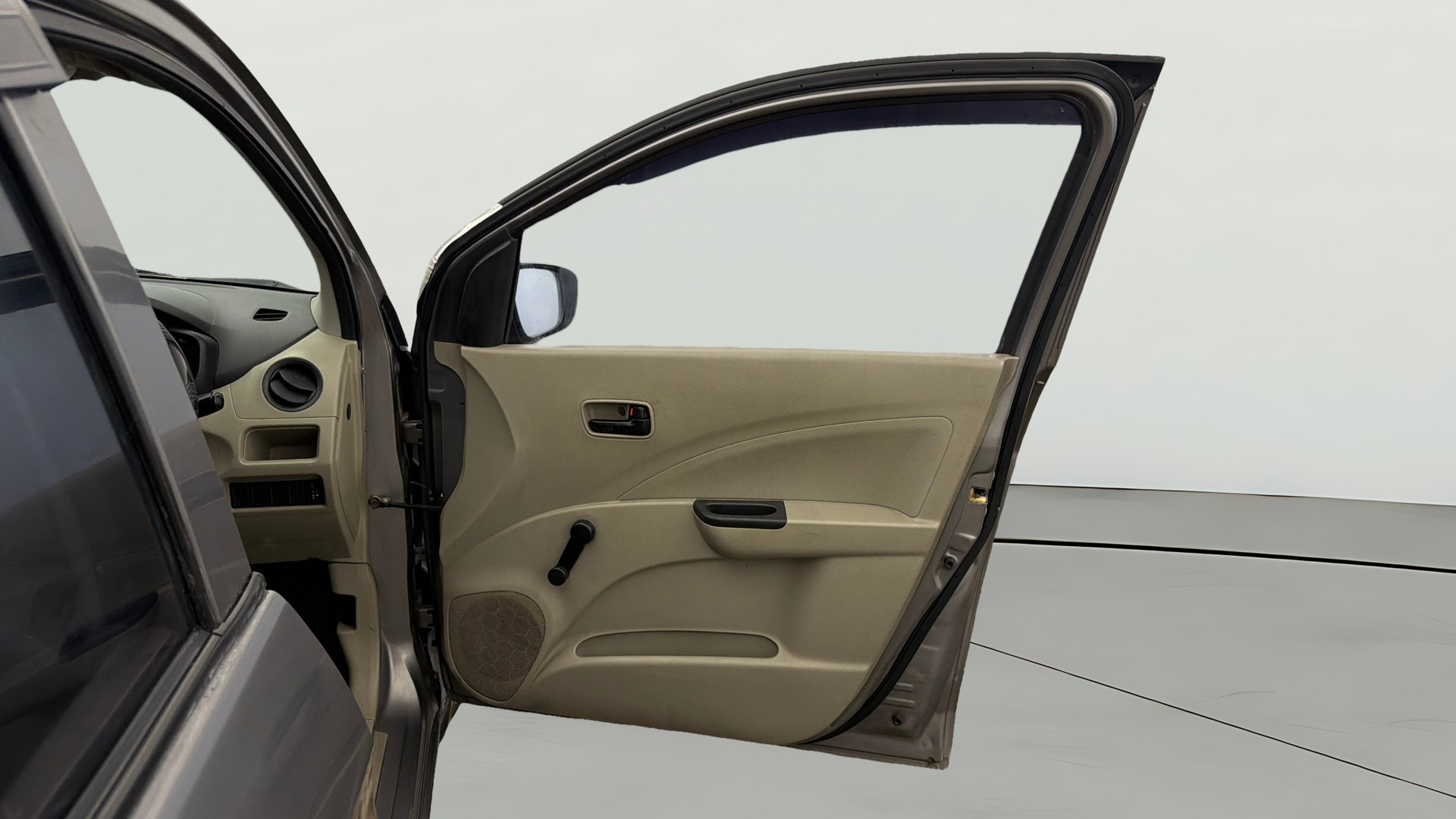 View 2015 Maruti Suzuki 1000 Base Variant Image 43 Used 2015 Maruti Suzuki 1000 Base Variant Image 43