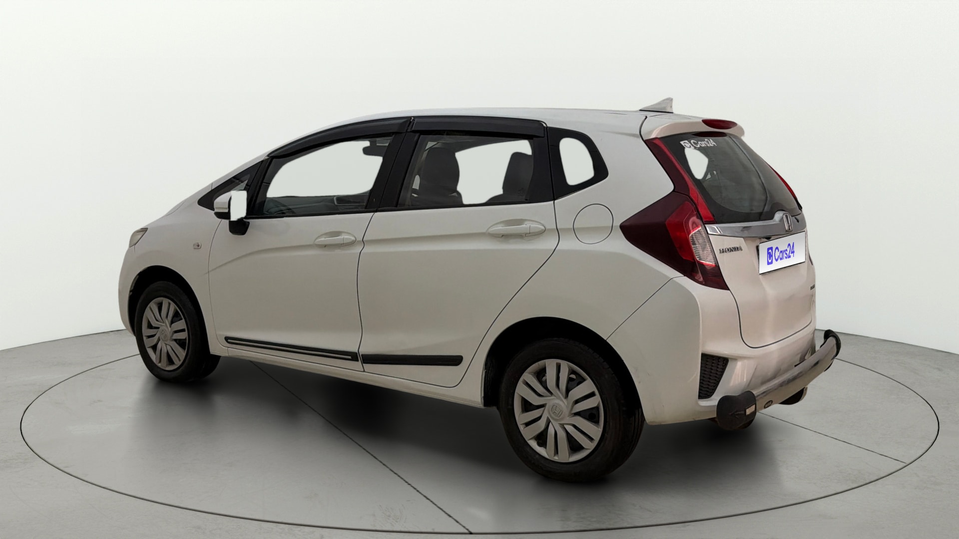 View 2016 Honda Jazz E MT Diesel Image 2 Used 2016 Honda Jazz E MT Diesel Image 2