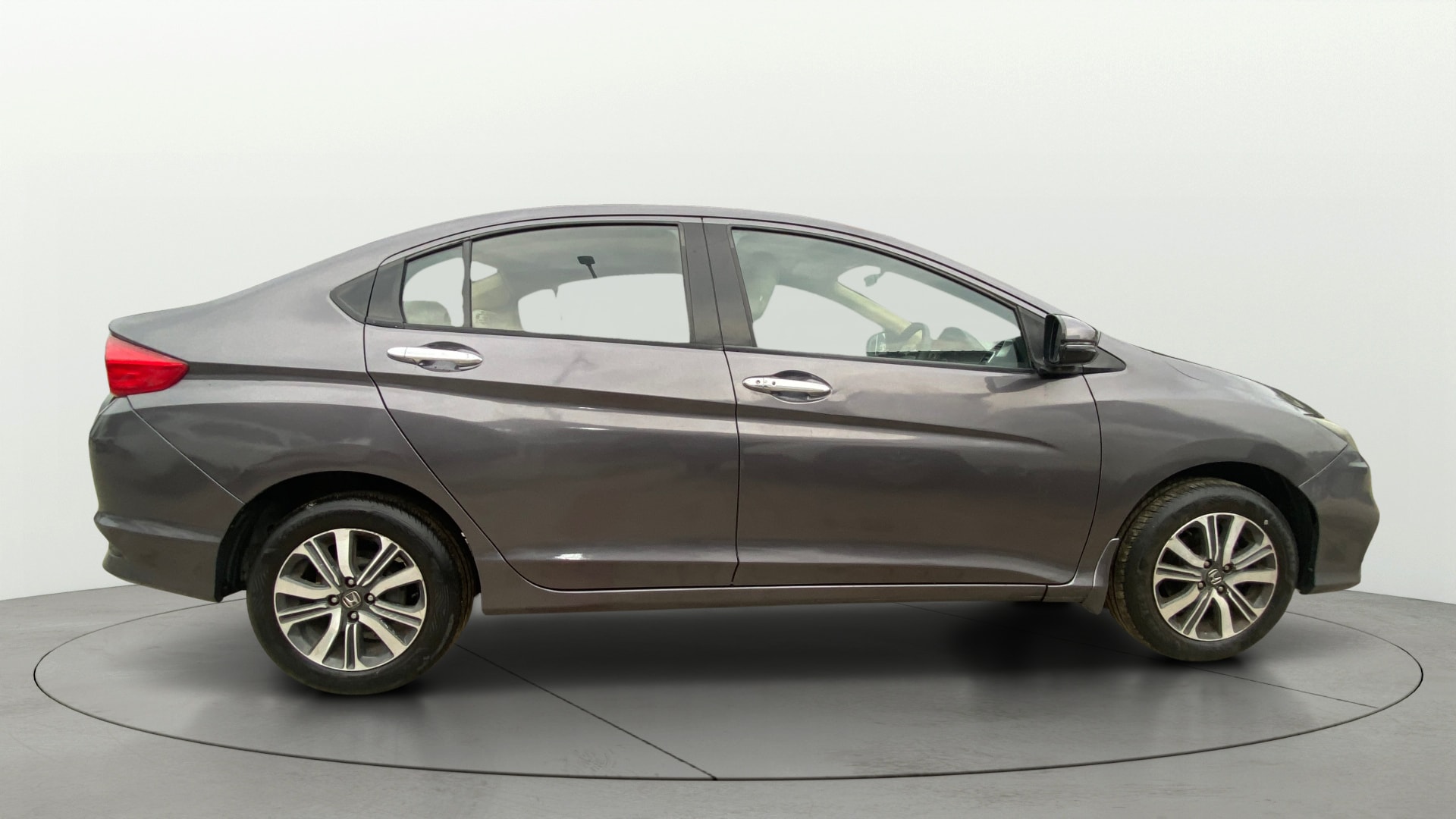 View 2017 Honda City ZX MT Diesel Anniversary Edition Image 9 Used 2017 Honda City ZX MT Diesel Anniversary Edition Image 9