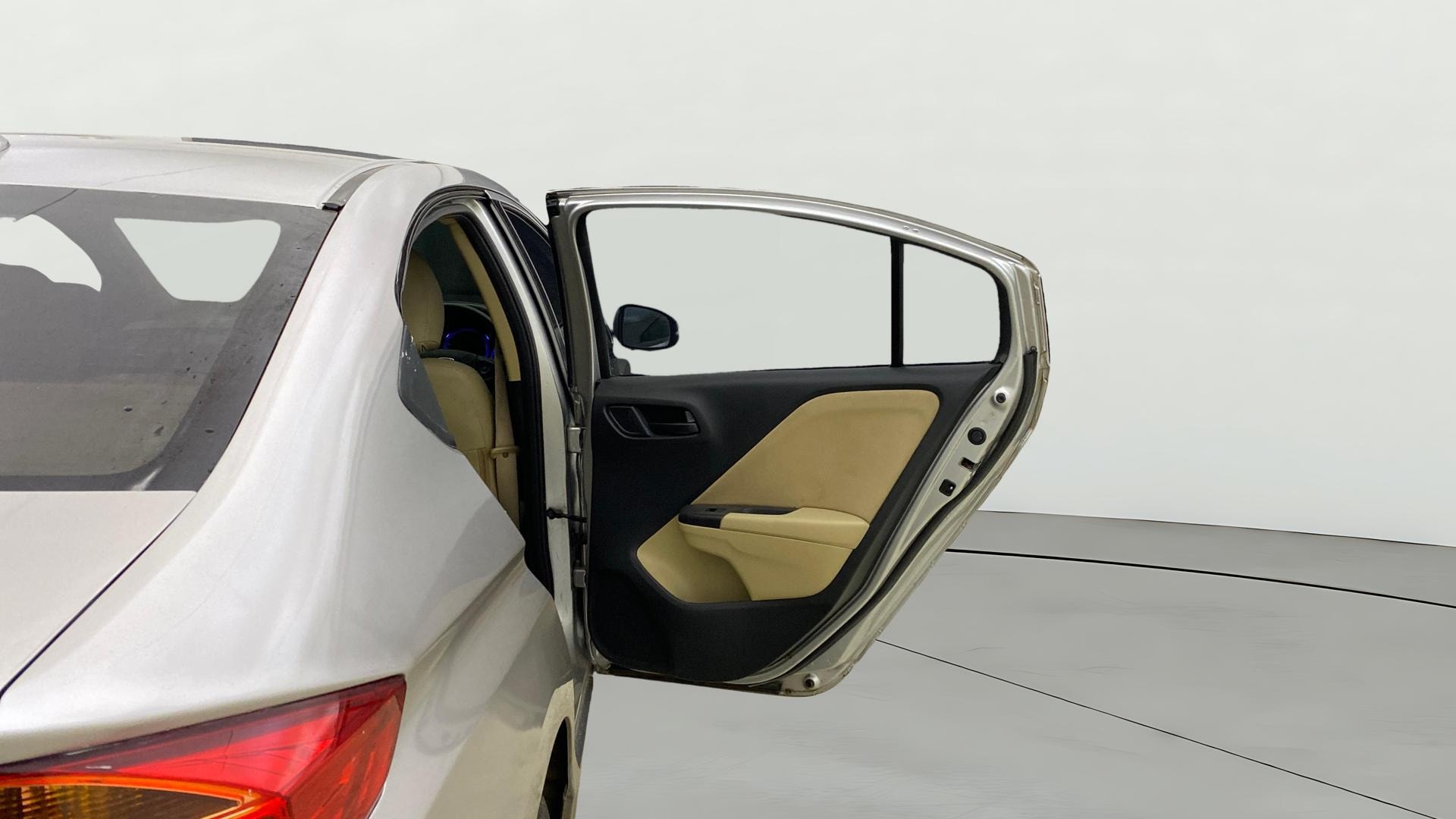 View 2014 Honda City ZX MT Diesel Anniversary Edition Image 8 Used 2014 Honda City ZX MT Diesel Anniversary Edition Image 8