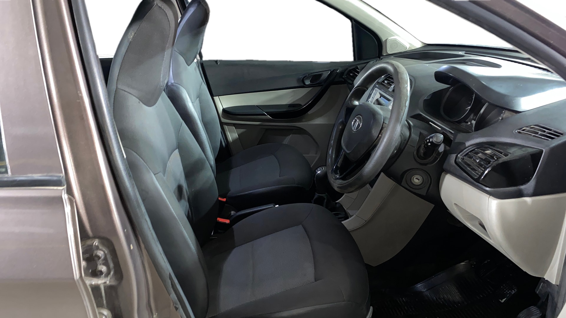 View 2018 Tata Tiago Revotorq XB Image 25 Used 2018 Tata Tiago Revotorq XB Image 25