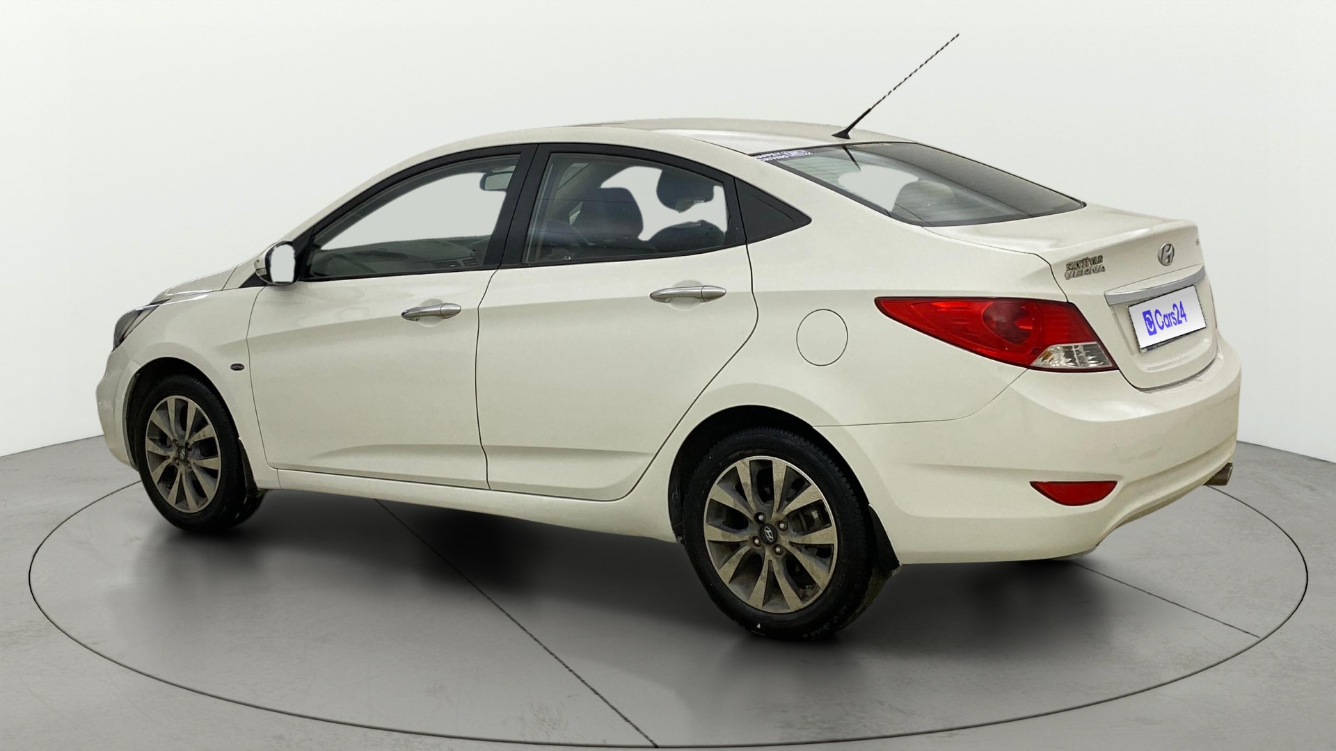 View 2014 Hyundai Fluidic Verna 1.6 VTVT SX Image 2 Used 2014 Hyundai Fluidic Verna 1.6 VTVT SX Image 2