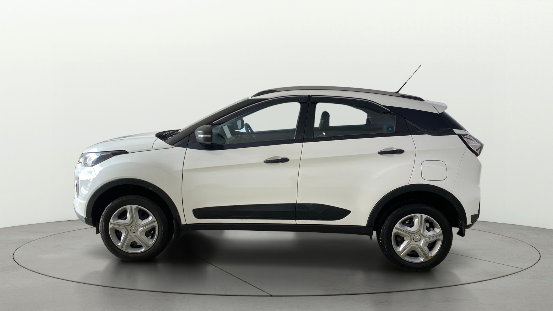 View 2022 Tata Nexon Revotron XE Image 5 Used 2022 Tata Nexon Revotron XE Image 5