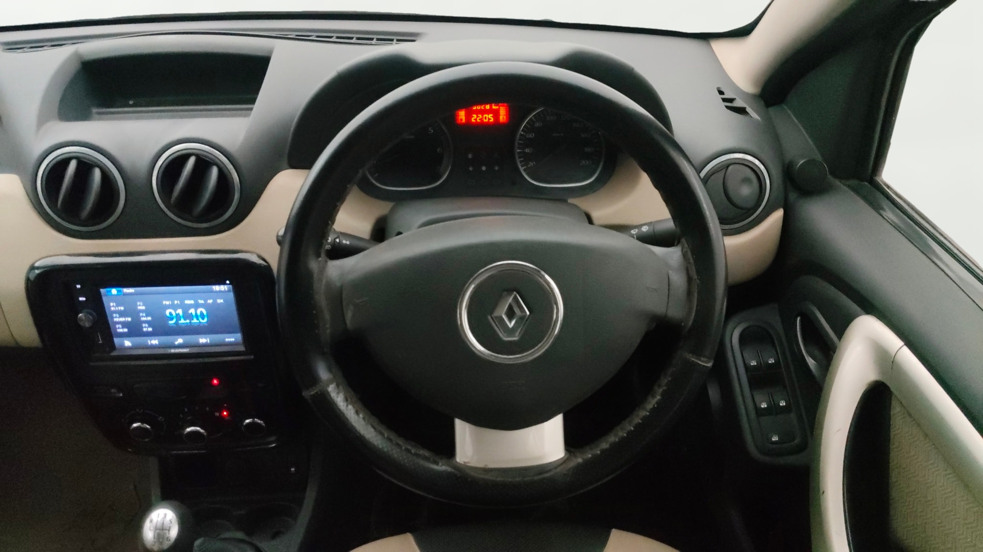 View 2014 Renault Duster Diesel 85PS 4x2 MT Image 20 Used 2014 Renault Duster Diesel 85PS 4x2 MT Image 20