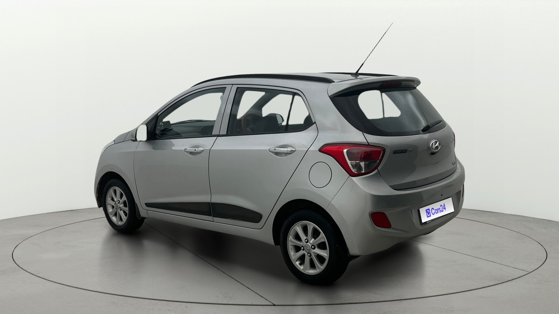 View 2015 Hyundai Grand i10 Asta AT 1.2 Kappa VTVT Image 2 Used 2015 Hyundai Grand i10 Asta AT 1.2 Kappa VTVT Image 2