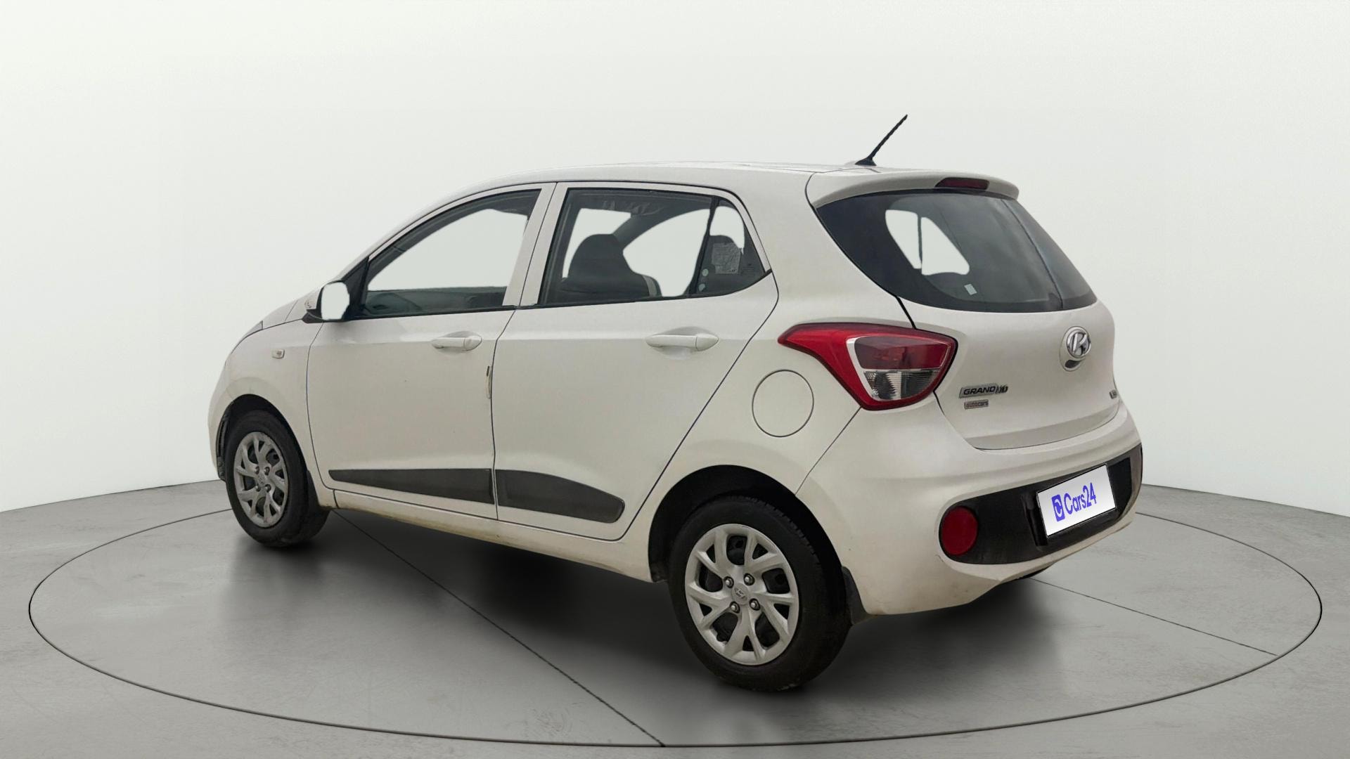 View 2017 Hyundai Grand i10 1.2 Magna Petrol AT Image 2 Used 2017 Hyundai Grand i10 1.2 Magna Petrol AT Image 2