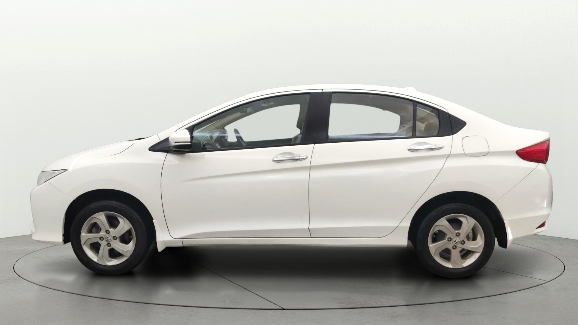 View 2015 Honda City ZX MT Diesel Anniversary Edition Image 6 Used 2015 Honda City ZX MT Diesel Anniversary Edition Image 6
