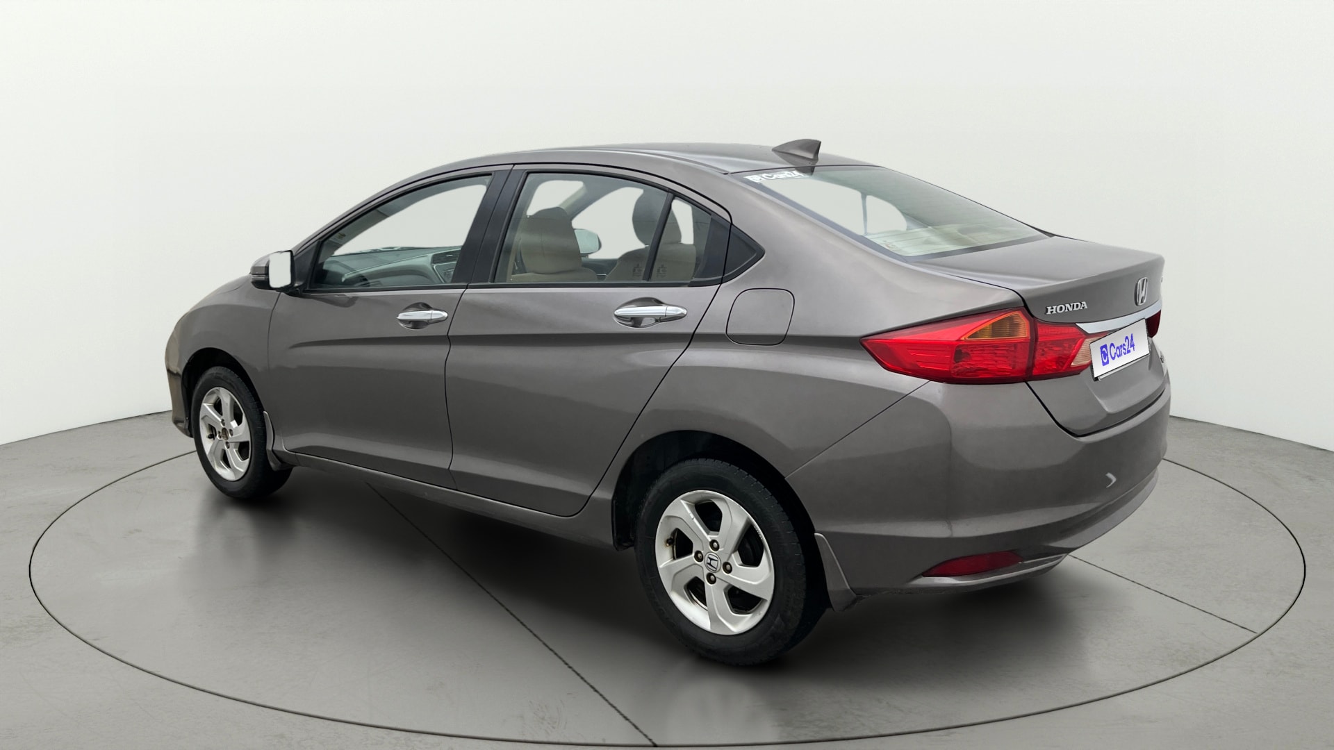 View 2016 Honda City ZX MT Diesel Anniversary Edition Image 2 Used 2016 Honda City ZX MT Diesel Anniversary Edition Image 2