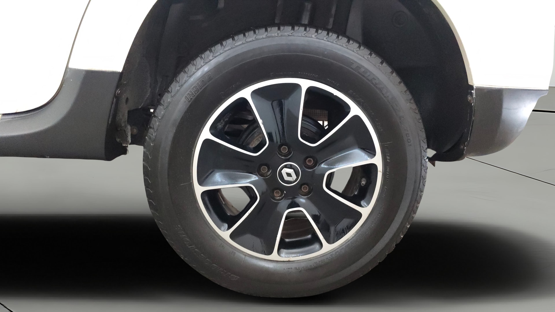 View 2019 Renault Duster Diesel 110PS RXZ AMT Image 11 Used 2019 Renault Duster Diesel 110PS RXZ AMT Image 11