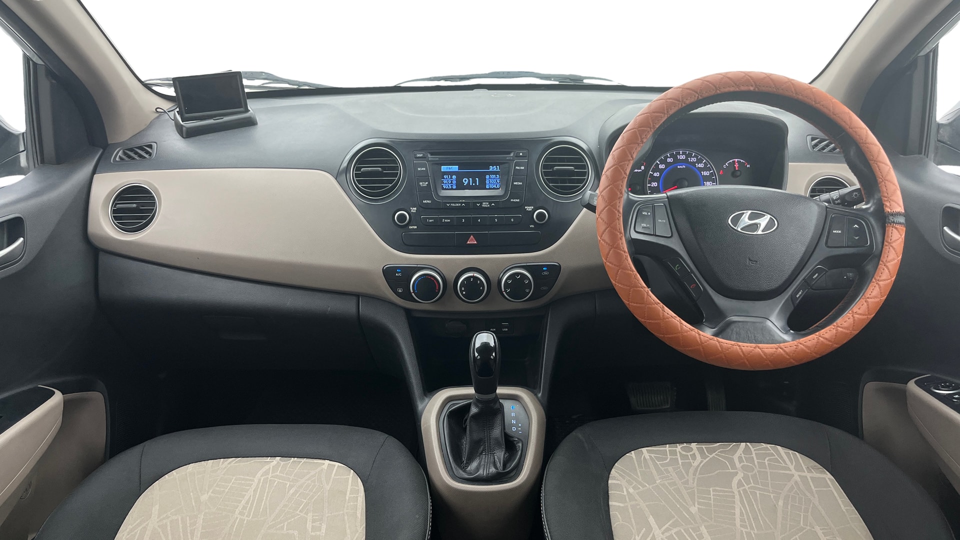 View 2015 Hyundai Grand i10 Asta AT 1.2 Kappa VTVT Image 16 Used 2015 Hyundai Grand i10 Asta AT 1.2 Kappa VTVT Image 16