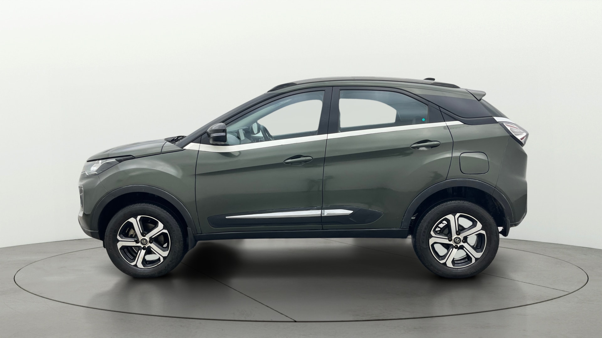 View 2022 Tata Nexon Revotron XE Image 5 Used 2022 Tata Nexon Revotron XE Image 5